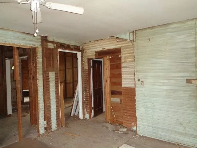 Single Family Residence For Sale in Wood County , 200 S Post Oak, Winnsboro, Texas 75494, 3 Bedrooms, 1 Bathroom, Garage spaces, 1,600 Sqft, built in 1964, Price $59,000, mls#21307461, Real Estate Agent in Winnsboro, Homes For Sale in Wood county, Homes For Sale in Winnsboro, Realtor in Winnsboro Texas, Real Estate Brokerage Independent Realty Texas, Luminita Cordes Realtor