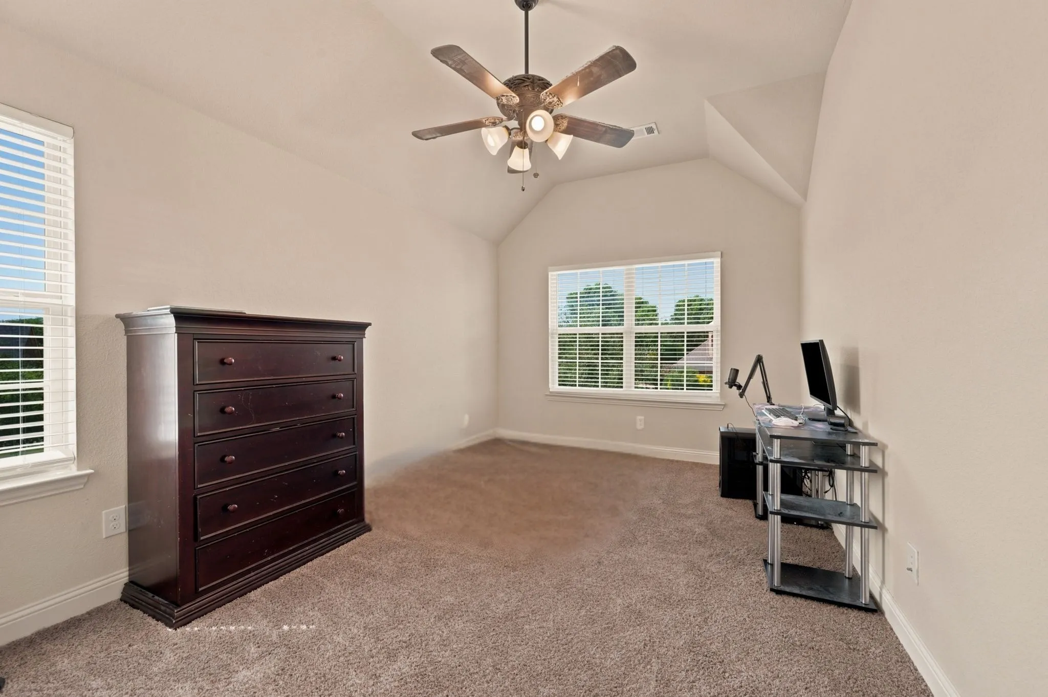 Single Family Residence For Sale in Tarrant County , 4008 Las Colina Drive, Fort Worth, Texas 76179, 5 Bedroom, 3 Bathroom, 2 Garage spaces, 2,797 Sqft, built in 2017, mls#21307433, Real Estate Agent in Fort Worth, Homes For Sale in Tarrant county, Homes For Sale in Fort Worth, Realtor in Fort Worth Texas, Real Estate Brokerage Independent Realty Texas, Luminita Cordes Realtor