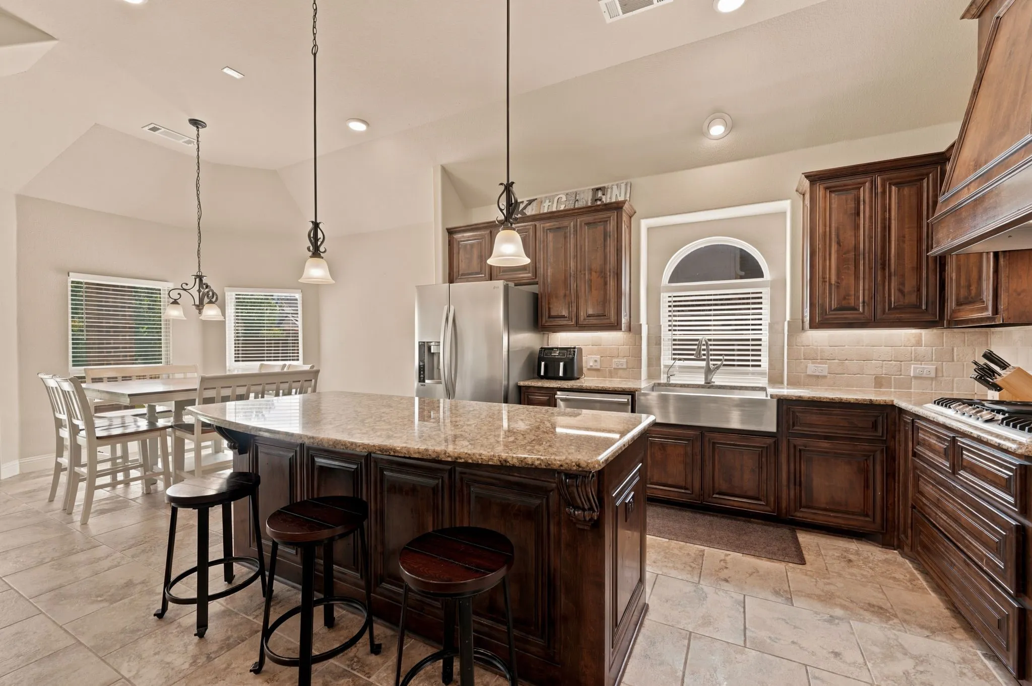 Single Family Residence For Sale in Tarrant County , 4008 Las Colina Drive, Fort Worth, Texas 76179, 5 Bedroom, 3 Bathroom, 2 Garage spaces, 2,797 Sqft, built in 2017, mls#21307433, Real Estate Agent in Fort Worth, Homes For Sale in Tarrant county, Homes For Sale in Fort Worth, Realtor in Fort Worth Texas, Real Estate Brokerage Independent Realty Texas, Luminita Cordes Realtor