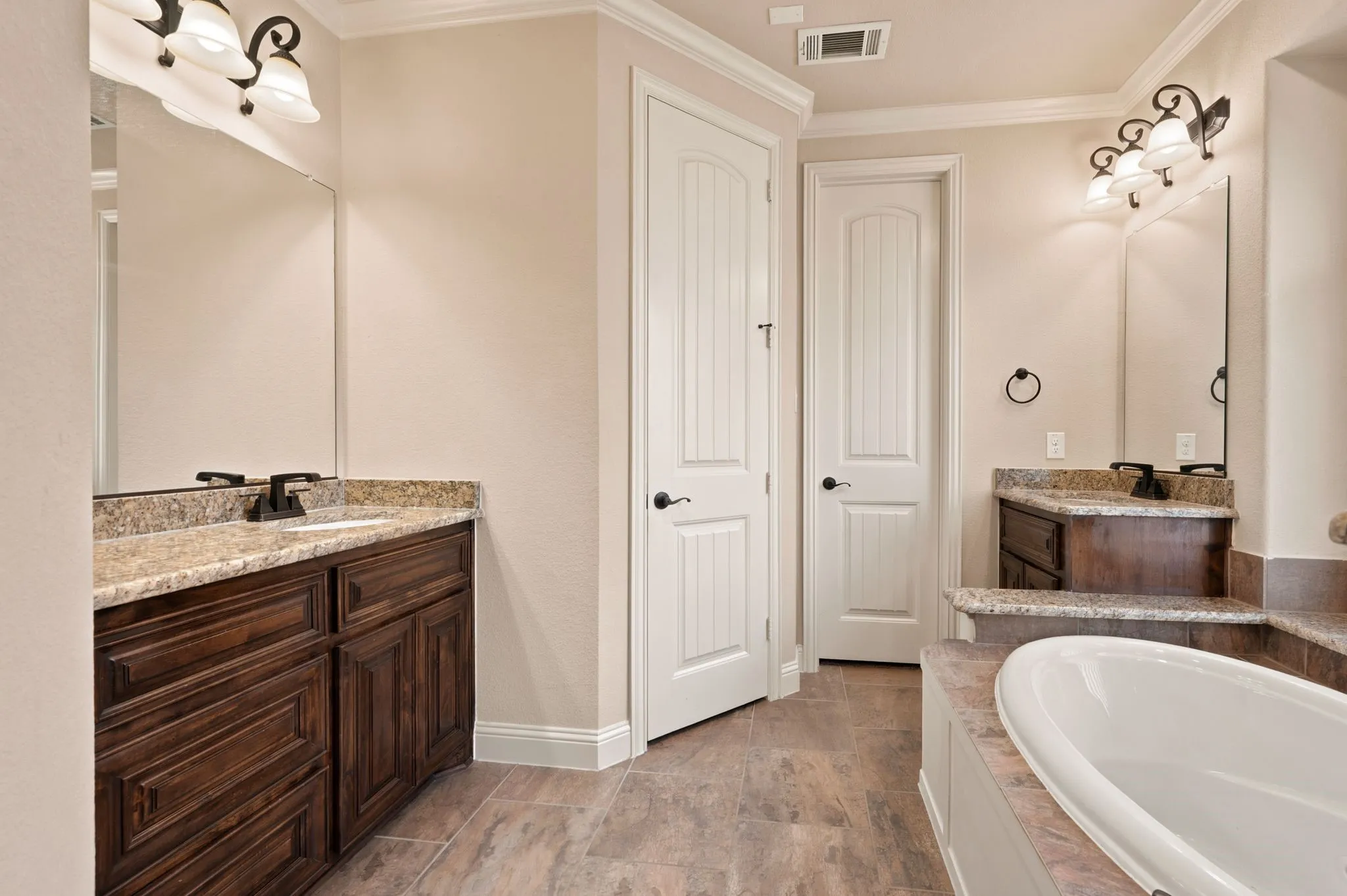Single Family Residence For Sale in Tarrant County , 4008 Las Colina Drive, Fort Worth, Texas 76179, 5 Bedroom, 3 Bathroom, 2 Garage spaces, 2,797 Sqft, built in 2017, mls#21307433, Real Estate Agent in Fort Worth, Homes For Sale in Tarrant county, Homes For Sale in Fort Worth, Realtor in Fort Worth Texas, Real Estate Brokerage Independent Realty Texas, Luminita Cordes Realtor