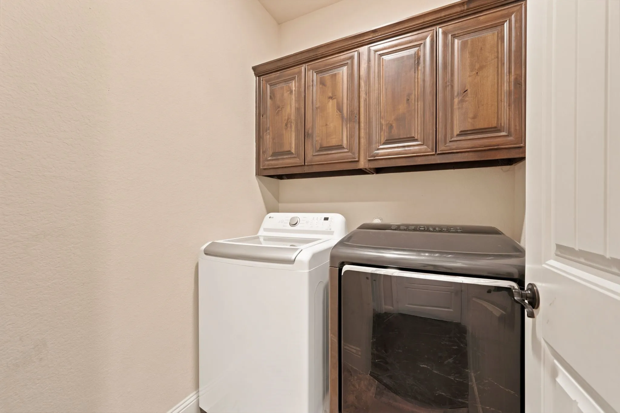 Single Family Residence For Sale in Tarrant County , 4008 Las Colina Drive, Fort Worth, Texas 76179, 5 Bedroom, 3 Bathroom, 2 Garage spaces, 2,797 Sqft, built in 2017, mls#21307433, Real Estate Agent in Fort Worth, Homes For Sale in Tarrant county, Homes For Sale in Fort Worth, Realtor in Fort Worth Texas, Real Estate Brokerage Independent Realty Texas, Luminita Cordes Realtor