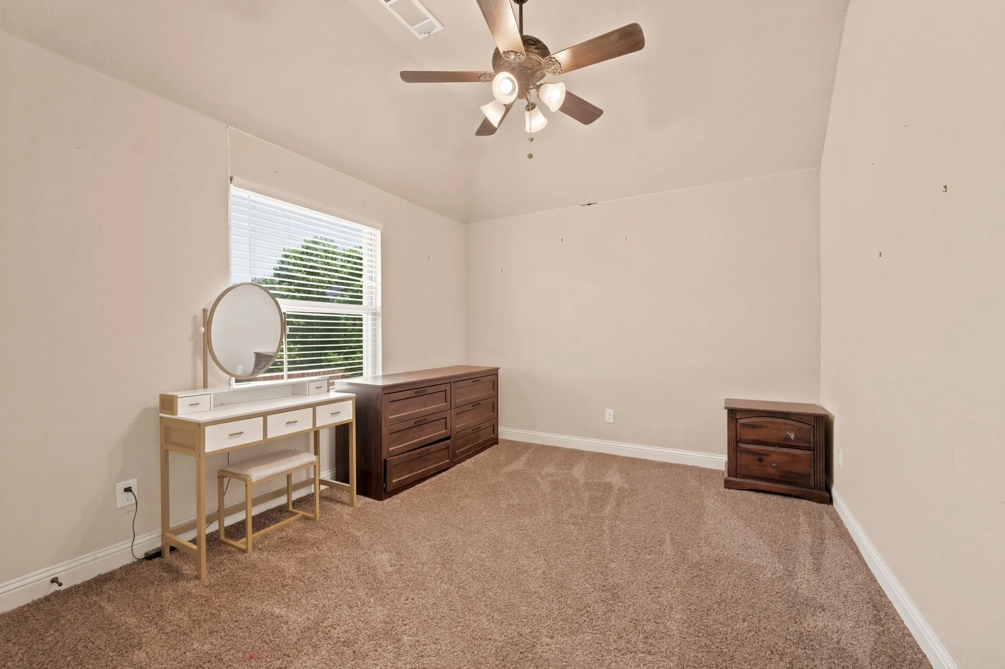 Single Family Residence For Sale in Tarrant County , 4008 Las Colina Drive, Fort Worth, Texas 76179, 5 Bedroom, 3 Bathroom, 2 Garage spaces, 2,797 Sqft, built in 2017, mls#21307433, Real Estate Agent in Fort Worth, Homes For Sale in Tarrant county, Homes For Sale in Fort Worth, Realtor in Fort Worth Texas, Real Estate Brokerage Independent Realty Texas, Luminita Cordes Realtor