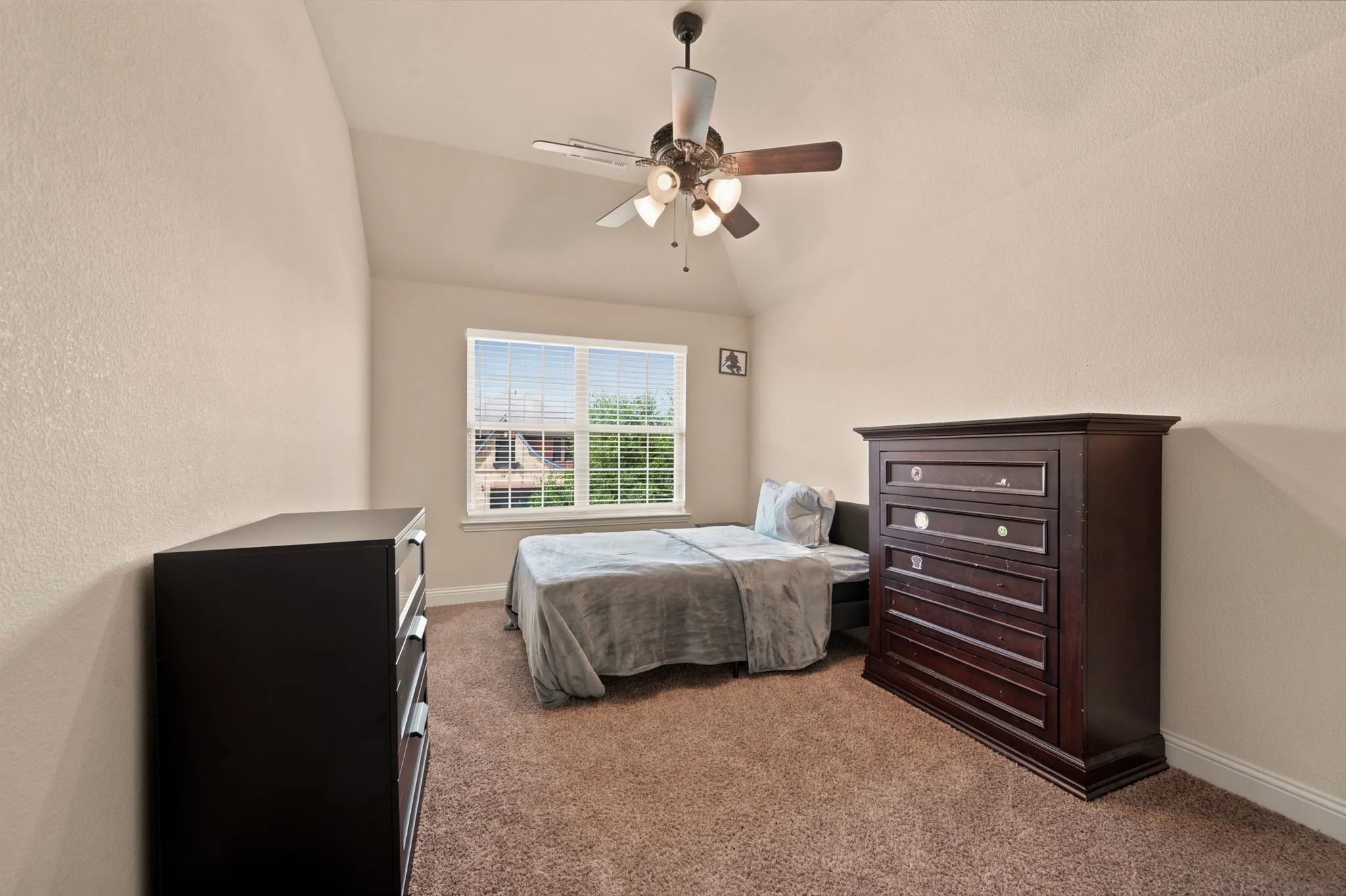 Single Family Residence For Sale in Tarrant County , 4008 Las Colina Drive, Fort Worth, Texas 76179, 5 Bedroom, 3 Bathroom, 2 Garage spaces, 2,797 Sqft, built in 2017, mls#21307433, Real Estate Agent in Fort Worth, Homes For Sale in Tarrant county, Homes For Sale in Fort Worth, Realtor in Fort Worth Texas, Real Estate Brokerage Independent Realty Texas, Luminita Cordes Realtor