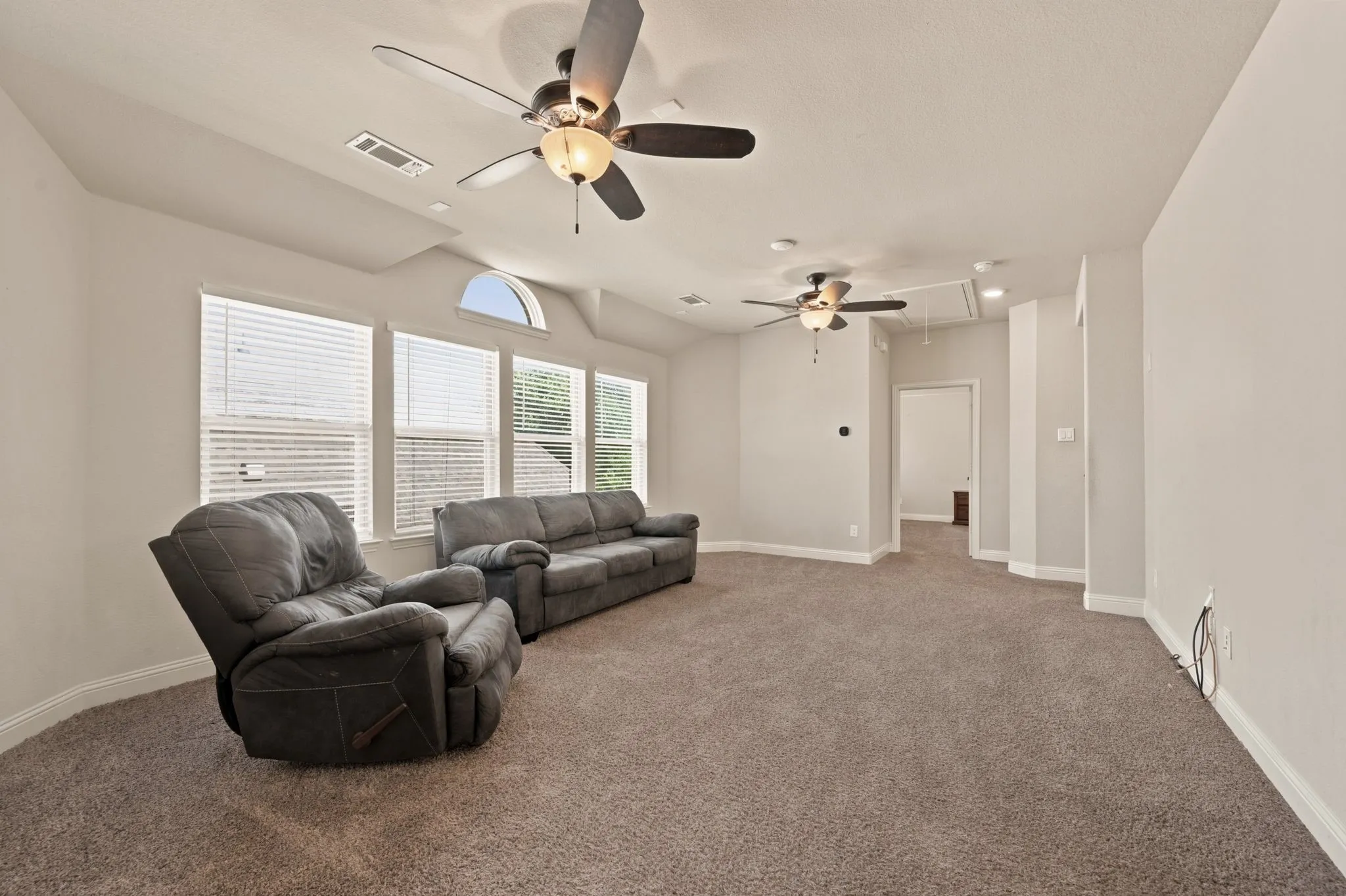 Single Family Residence For Sale in Tarrant County , 4008 Las Colina Drive, Fort Worth, Texas 76179, 5 Bedroom, 3 Bathroom, 2 Garage spaces, 2,797 Sqft, built in 2017, mls#21307433, Real Estate Agent in Fort Worth, Homes For Sale in Tarrant county, Homes For Sale in Fort Worth, Realtor in Fort Worth Texas, Real Estate Brokerage Independent Realty Texas, Luminita Cordes Realtor