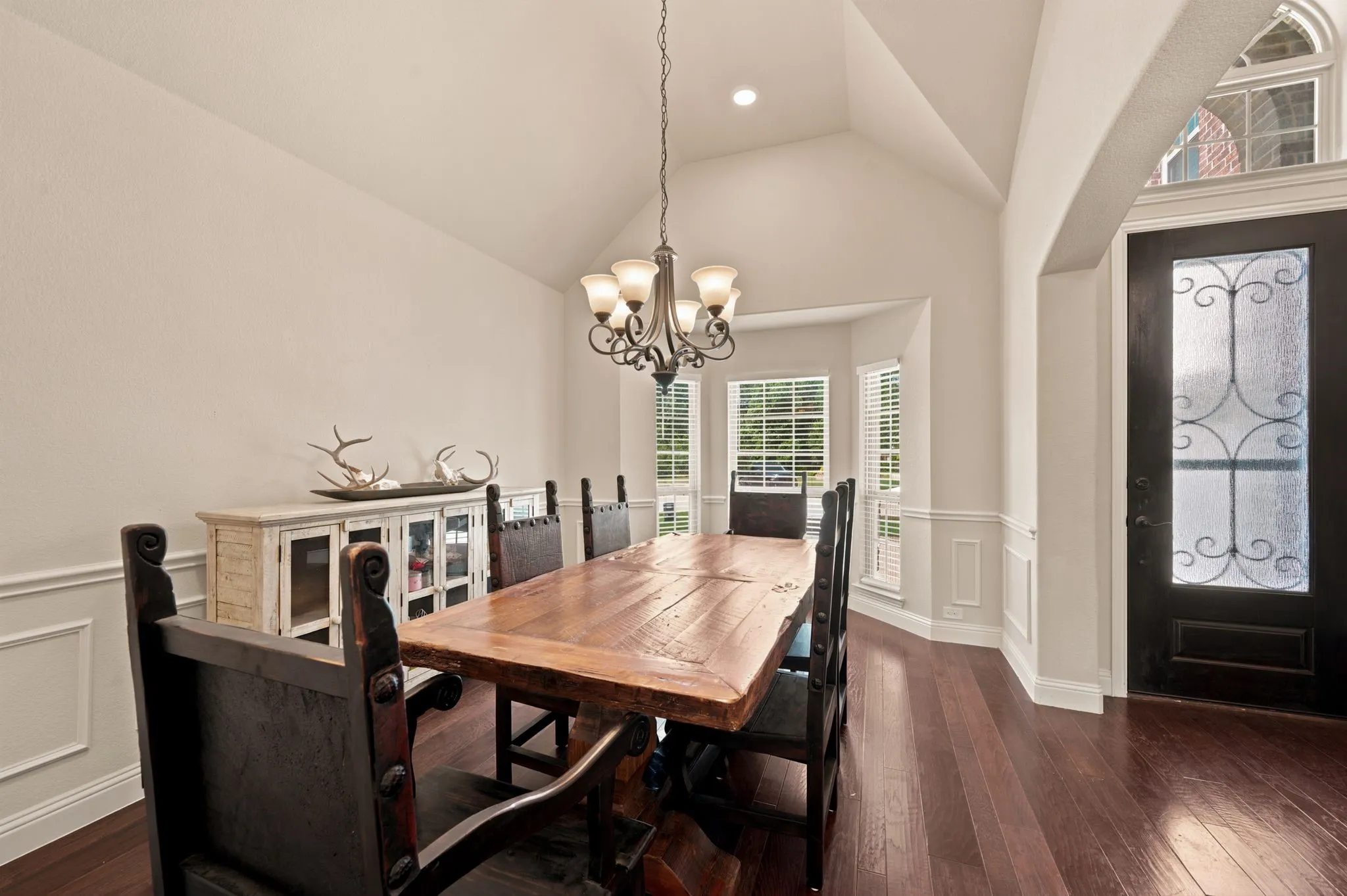 Single Family Residence For Sale in Tarrant County , 4008 Las Colina Drive, Fort Worth, Texas 76179, 5 Bedroom, 3 Bathroom, 2 Garage spaces, 2,797 Sqft, built in 2017, mls#21307433, Real Estate Agent in Fort Worth, Homes For Sale in Tarrant county, Homes For Sale in Fort Worth, Realtor in Fort Worth Texas, Real Estate Brokerage Independent Realty Texas, Luminita Cordes Realtor