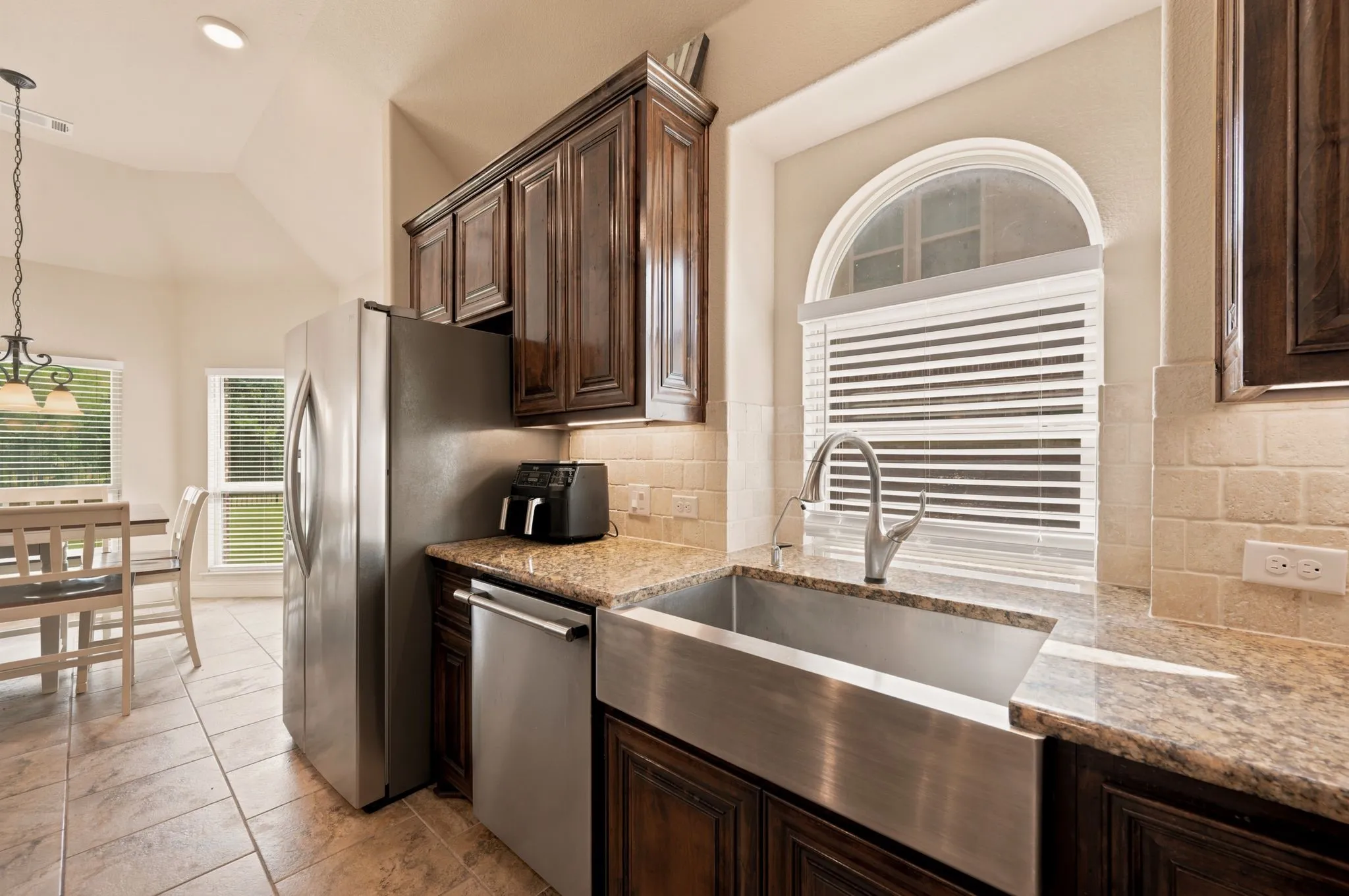Single Family Residence For Sale in Tarrant County , 4008 Las Colina Drive, Fort Worth, Texas 76179, 5 Bedroom, 3 Bathroom, 2 Garage spaces, 2,797 Sqft, built in 2017, mls#21307433, Real Estate Agent in Fort Worth, Homes For Sale in Tarrant county, Homes For Sale in Fort Worth, Realtor in Fort Worth Texas, Real Estate Brokerage Independent Realty Texas, Luminita Cordes Realtor