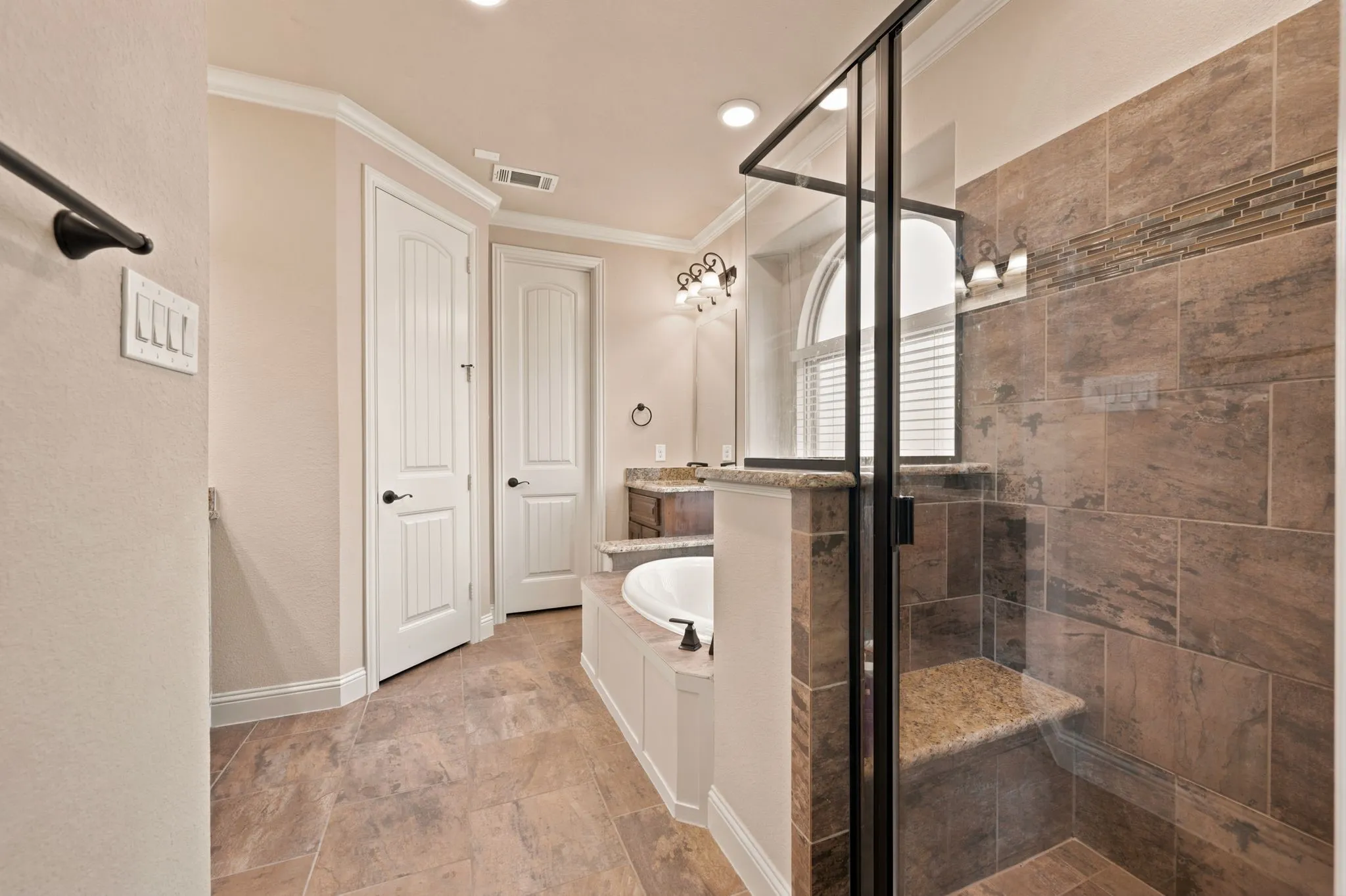 Single Family Residence For Sale in Tarrant County , 4008 Las Colina Drive, Fort Worth, Texas 76179, 5 Bedroom, 3 Bathroom, 2 Garage spaces, 2,797 Sqft, built in 2017, mls#21307433, Real Estate Agent in Fort Worth, Homes For Sale in Tarrant county, Homes For Sale in Fort Worth, Realtor in Fort Worth Texas, Real Estate Brokerage Independent Realty Texas, Luminita Cordes Realtor