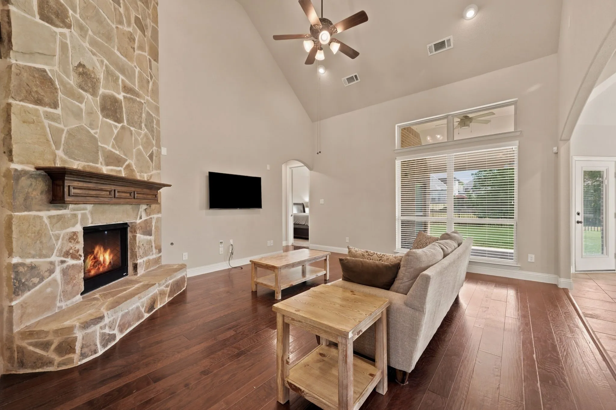 Single Family Residence For Sale in Tarrant County , 4008 Las Colina Drive, Fort Worth, Texas 76179, 5 Bedroom, 3 Bathroom, 2 Garage spaces, 2,797 Sqft, built in 2017, mls#21307433, Real Estate Agent in Fort Worth, Homes For Sale in Tarrant county, Homes For Sale in Fort Worth, Realtor in Fort Worth Texas, Real Estate Brokerage Independent Realty Texas, Luminita Cordes Realtor