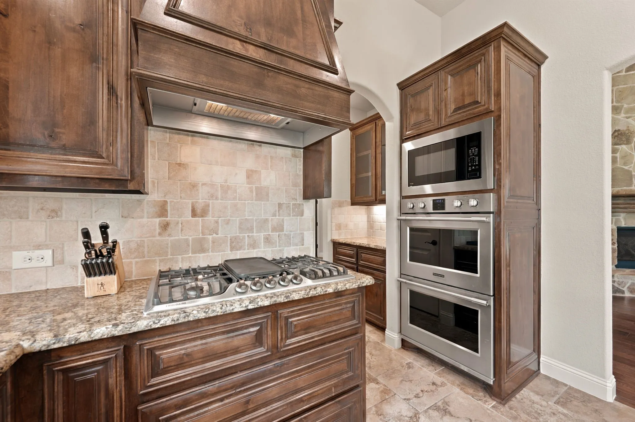 Single Family Residence For Sale in Tarrant County , 4008 Las Colina Drive, Fort Worth, Texas 76179, 5 Bedroom, 3 Bathroom, 2 Garage spaces, 2,797 Sqft, built in 2017, mls#21307433, Real Estate Agent in Fort Worth, Homes For Sale in Tarrant county, Homes For Sale in Fort Worth, Realtor in Fort Worth Texas, Real Estate Brokerage Independent Realty Texas, Luminita Cordes Realtor