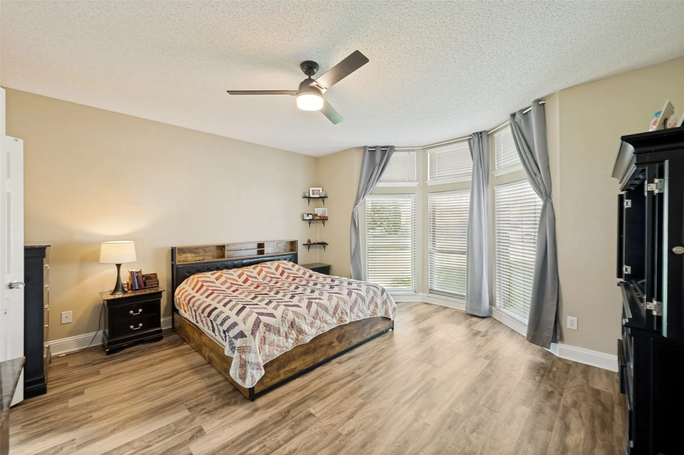 Single Family Residence For Sale in Denton County , 5013 Ridgecrest Drive, The Colony, Texas 75056, 4 Bedroom, 3 Bathroom, 2 Garage spaces, 2,920 Sqft, built in 1992, mls#21307131, Real Estate Agent in The Colony, Homes For Sale in Denton county, Homes For Sale in The Colony, Realtor in The Colony Texas, Real Estate Brokerage Independent Realty Texas, Luminita Cordes Realtor