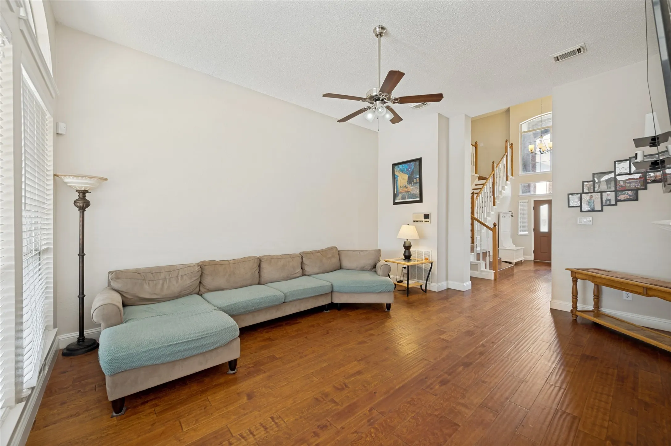 Single Family Residence For Sale in Denton County , 5013 Ridgecrest Drive, The Colony, Texas 75056, 4 Bedroom, 3 Bathroom, 2 Garage spaces, 2,920 Sqft, built in 1992, mls#21307131, Real Estate Agent in The Colony, Homes For Sale in Denton county, Homes For Sale in The Colony, Realtor in The Colony Texas, Real Estate Brokerage Independent Realty Texas, Luminita Cordes Realtor