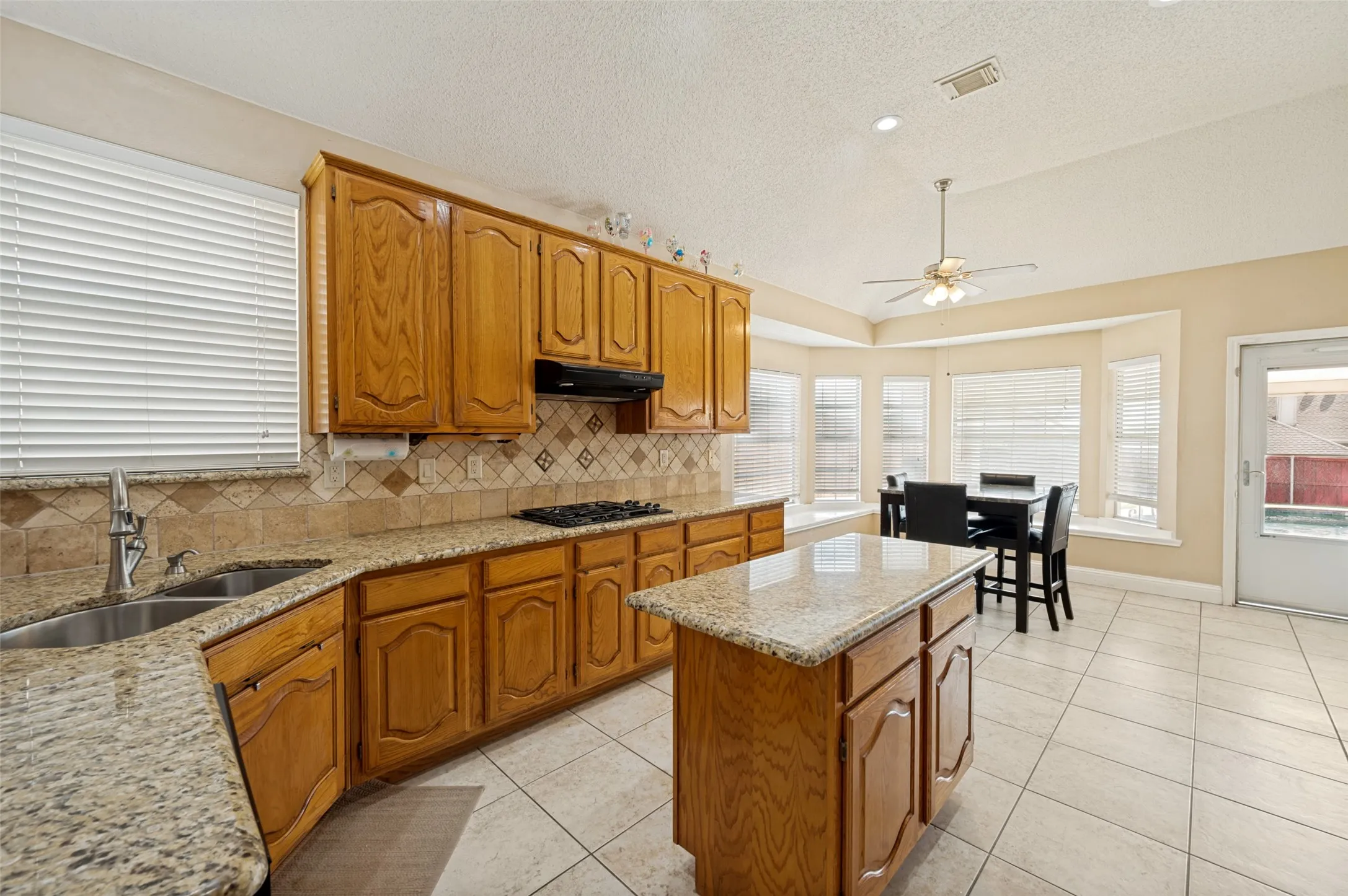 Single Family Residence For Sale in Denton County , 5013 Ridgecrest Drive, The Colony, Texas 75056, 4 Bedroom, 3 Bathroom, 2 Garage spaces, 2,920 Sqft, built in 1992, mls#21307131, Real Estate Agent in The Colony, Homes For Sale in Denton county, Homes For Sale in The Colony, Realtor in The Colony Texas, Real Estate Brokerage Independent Realty Texas, Luminita Cordes Realtor