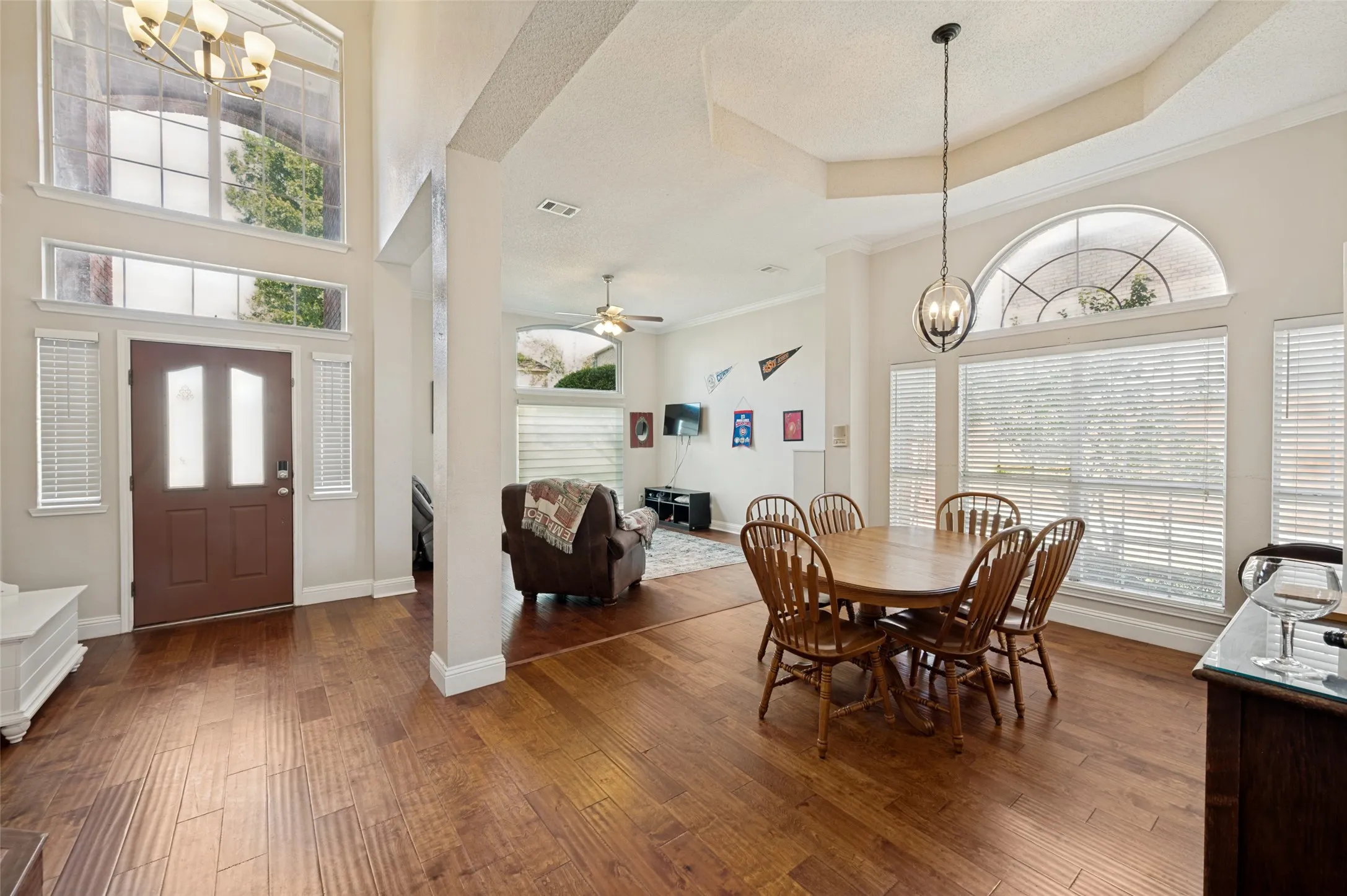 Single Family Residence For Sale in Denton County , 5013 Ridgecrest Drive, The Colony, Texas 75056, 4 Bedroom, 3 Bathroom, 2 Garage spaces, 2,920 Sqft, built in 1992, mls#21307131, Real Estate Agent in The Colony, Homes For Sale in Denton county, Homes For Sale in The Colony, Realtor in The Colony Texas, Real Estate Brokerage Independent Realty Texas, Luminita Cordes Realtor