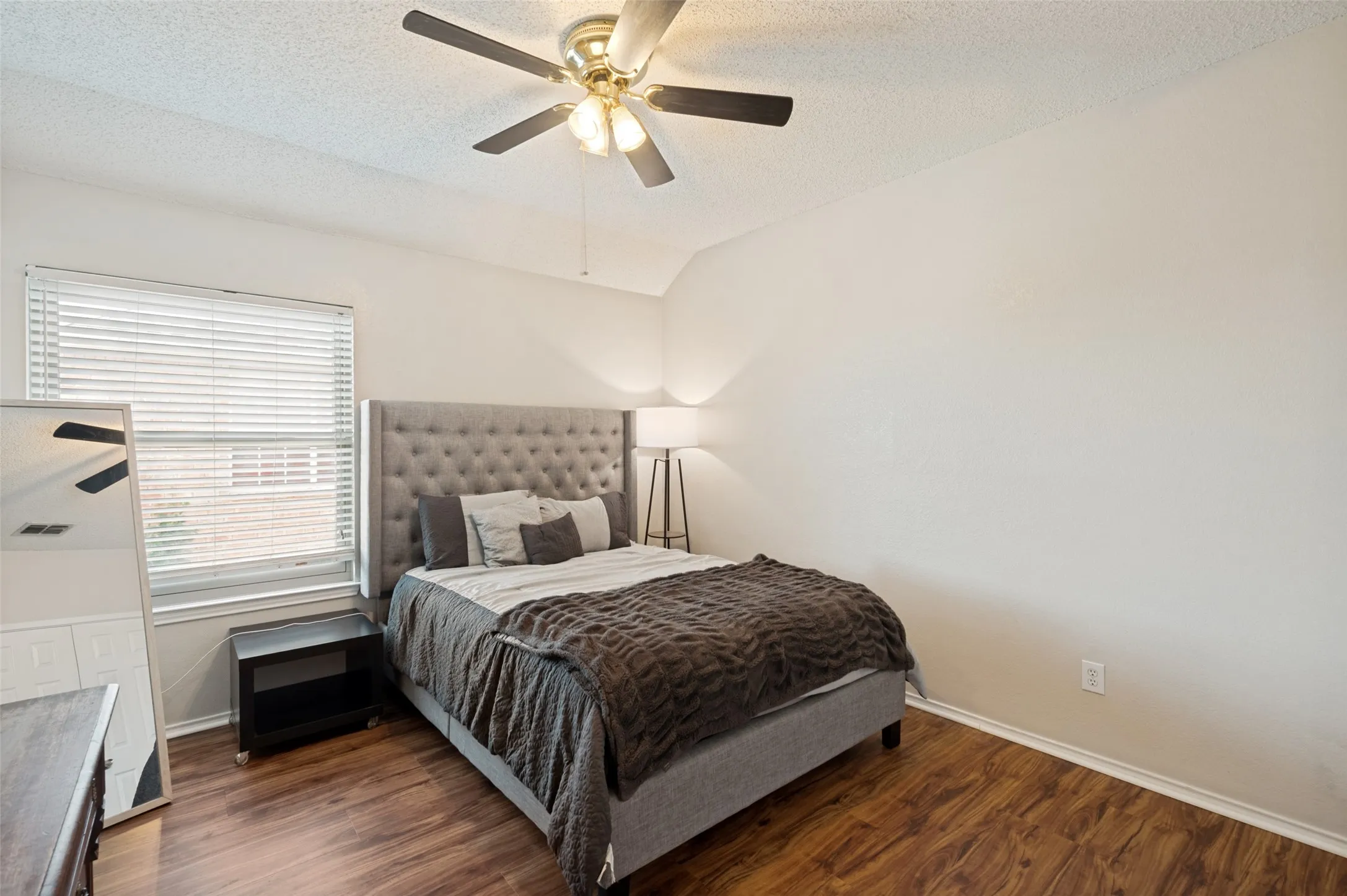 Single Family Residence For Sale in Denton County , 5013 Ridgecrest Drive, The Colony, Texas 75056, 4 Bedroom, 3 Bathroom, 2 Garage spaces, 2,920 Sqft, built in 1992, mls#21307131, Real Estate Agent in The Colony, Homes For Sale in Denton county, Homes For Sale in The Colony, Realtor in The Colony Texas, Real Estate Brokerage Independent Realty Texas, Luminita Cordes Realtor