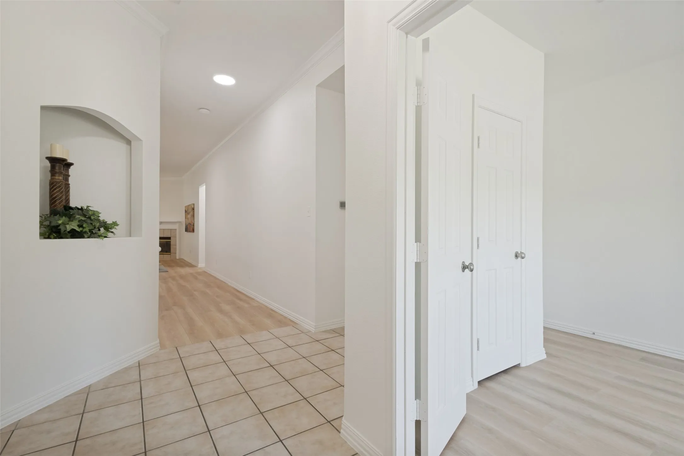 Single Family Residence For Sale in Parker County , 2014 Country Brook Drive, Weatherford, Texas 76087, 4 Bedroom, 2 Bathroom, 3 Garage spaces, 2,175 Sqft, built in 2003, mls#21302490, Real Estate Agent in Weatherford, Homes For Sale in Parker county, Homes For Sale in Weatherford, Realtor in Weatherford Texas, Real Estate Brokerage Independent Realty Texas, Luminita Cordes Realtor