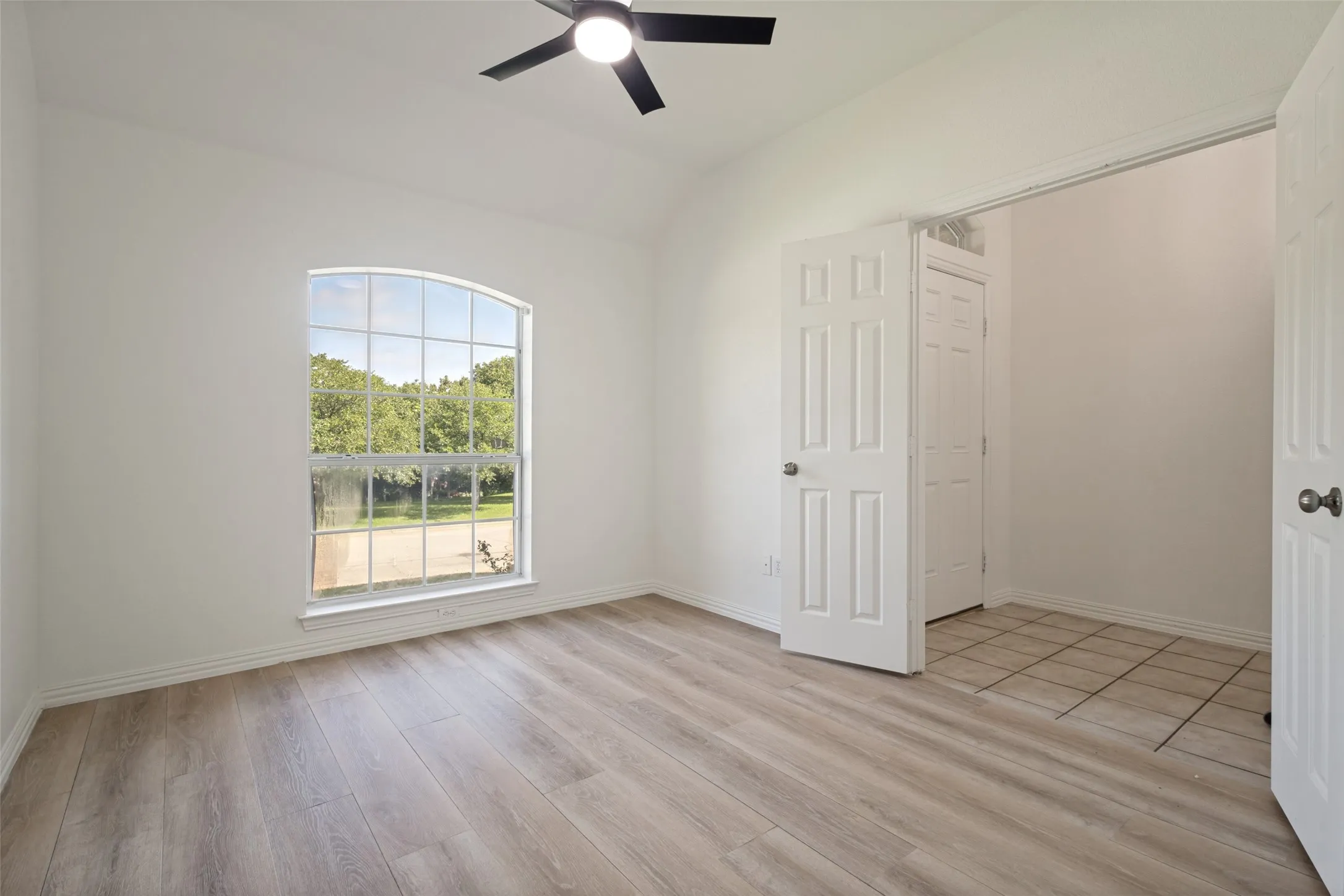 Single Family Residence For Sale in Parker County , 2014 Country Brook Drive, Weatherford, Texas 76087, 4 Bedroom, 2 Bathroom, 3 Garage spaces, 2,175 Sqft, built in 2003, mls#21302490, Real Estate Agent in Weatherford, Homes For Sale in Parker county, Homes For Sale in Weatherford, Realtor in Weatherford Texas, Real Estate Brokerage Independent Realty Texas, Luminita Cordes Realtor