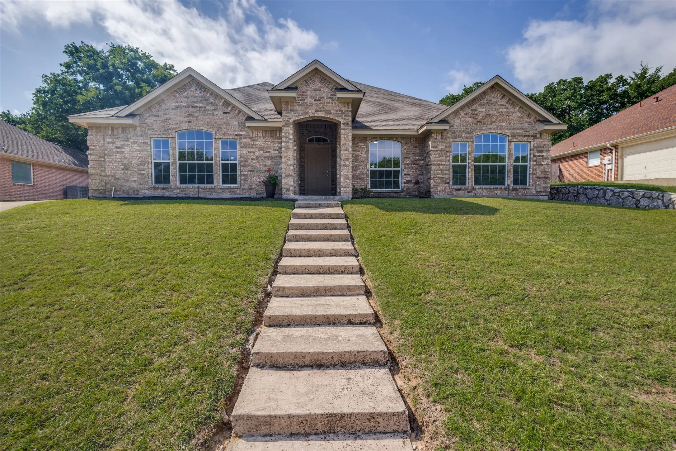 Single Family Residence For Sale in Parker County , 2014 Country Brook Drive, Weatherford, Texas 76087, 4 Bedroom, 2 Bathroom, 3 Garage spaces, 2,175 Sqft, built in 2003, mls#21302490, Real Estate Agent in Weatherford, Homes For Sale in Parker county, Homes For Sale in Weatherford, Realtor in Weatherford Texas, Real Estate Brokerage Independent Realty Texas, Luminita Cordes Realtor