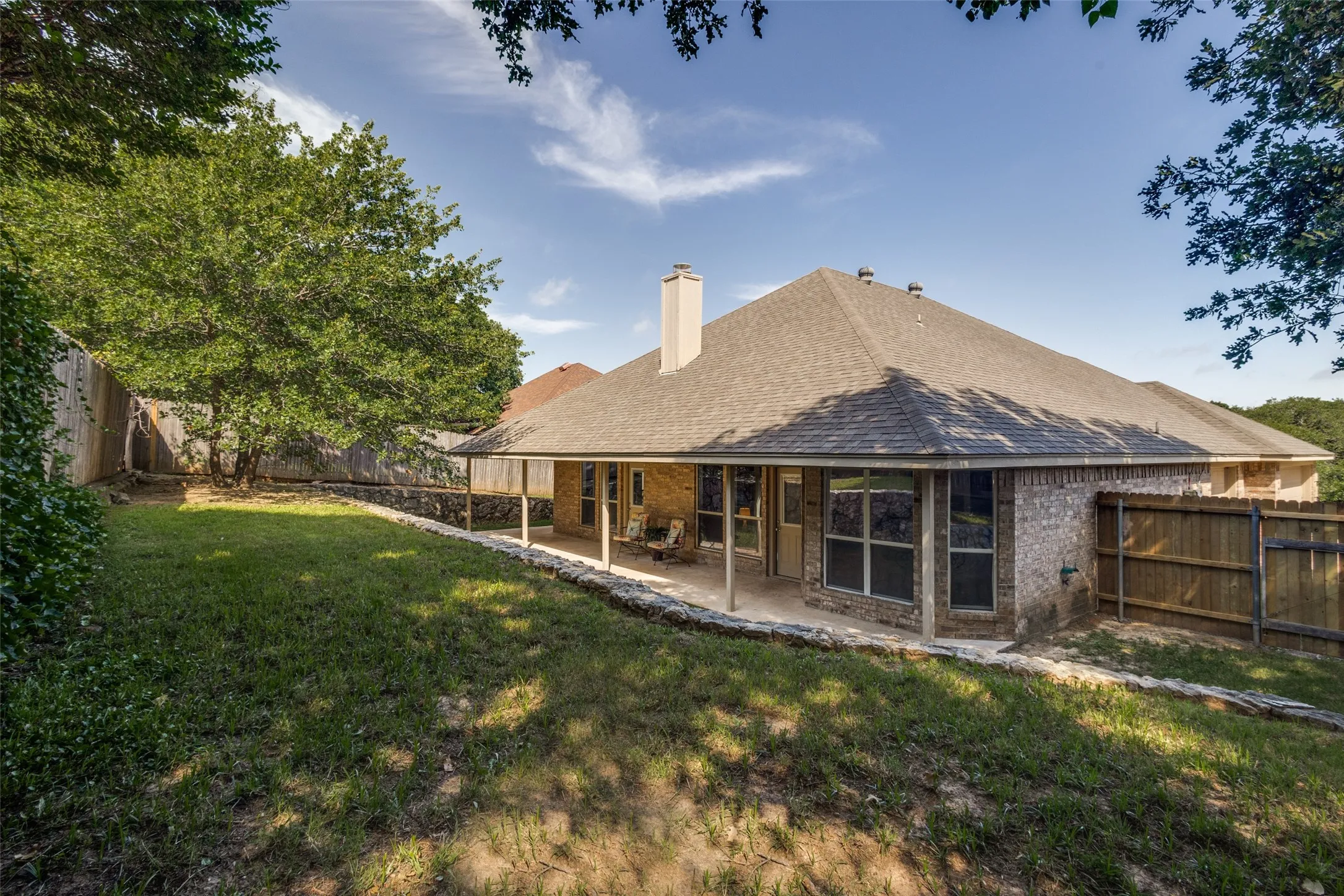 Single Family Residence For Sale in Parker County , 2014 Country Brook Drive, Weatherford, Texas 76087, 4 Bedroom, 2 Bathroom, 3 Garage spaces, 2,175 Sqft, built in 2003, mls#21302490, Real Estate Agent in Weatherford, Homes For Sale in Parker county, Homes For Sale in Weatherford, Realtor in Weatherford Texas, Real Estate Brokerage Independent Realty Texas, Luminita Cordes Realtor
