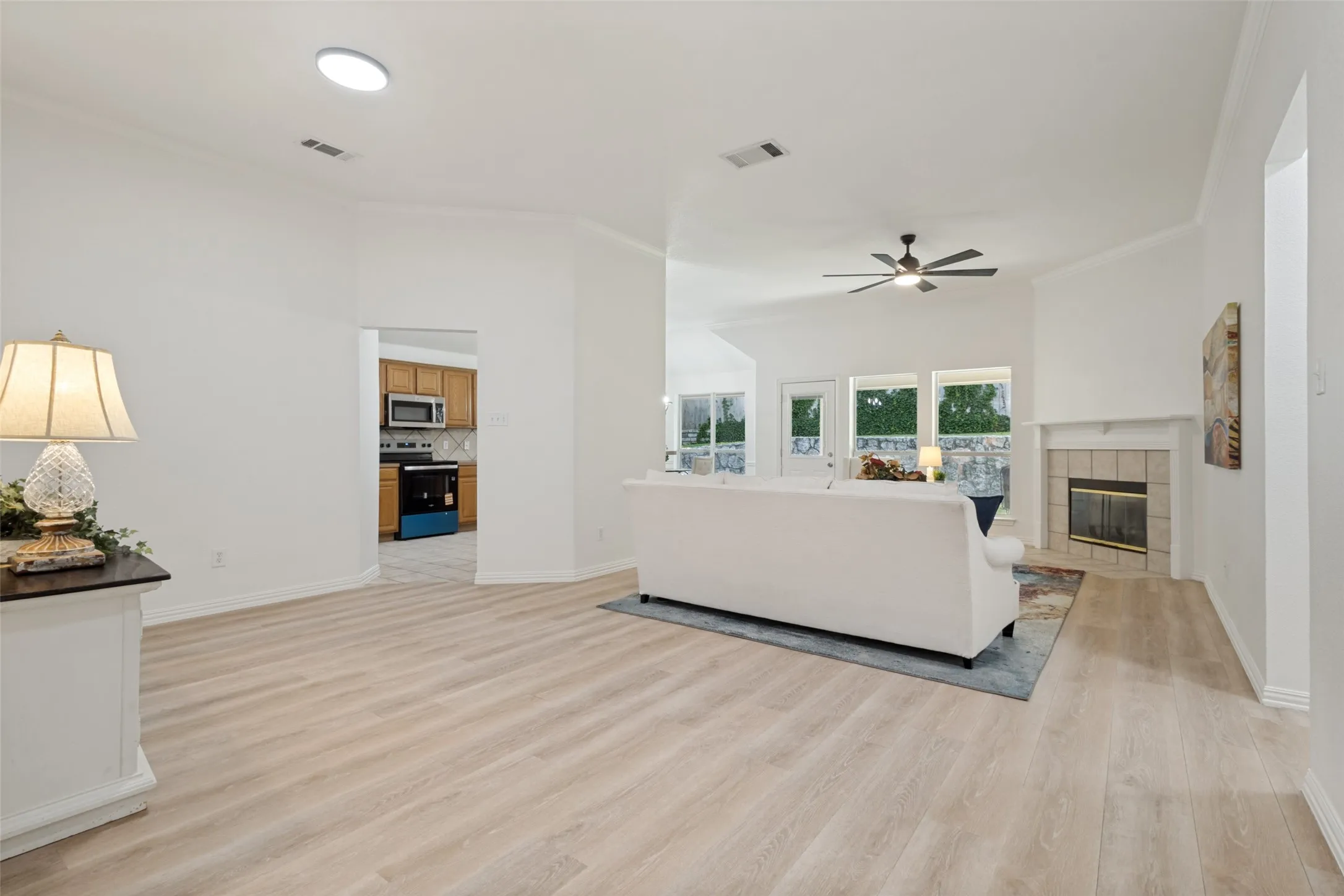 Single Family Residence For Sale in Parker County , 2014 Country Brook Drive, Weatherford, Texas 76087, 4 Bedroom, 2 Bathroom, 3 Garage spaces, 2,175 Sqft, built in 2003, mls#21302490, Real Estate Agent in Weatherford, Homes For Sale in Parker county, Homes For Sale in Weatherford, Realtor in Weatherford Texas, Real Estate Brokerage Independent Realty Texas, Luminita Cordes Realtor