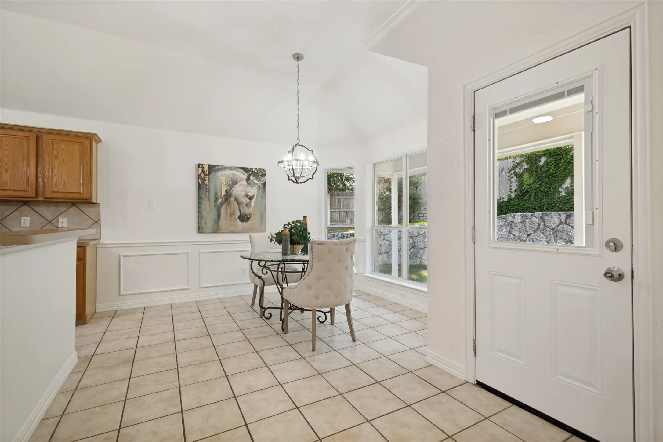 Single Family Residence For Sale in Parker County , 2014 Country Brook Drive, Weatherford, Texas 76087, 4 Bedroom, 2 Bathroom, 3 Garage spaces, 2,175 Sqft, built in 2003, mls#21302490, Real Estate Agent in Weatherford, Homes For Sale in Parker county, Homes For Sale in Weatherford, Realtor in Weatherford Texas, Real Estate Brokerage Independent Realty Texas, Luminita Cordes Realtor