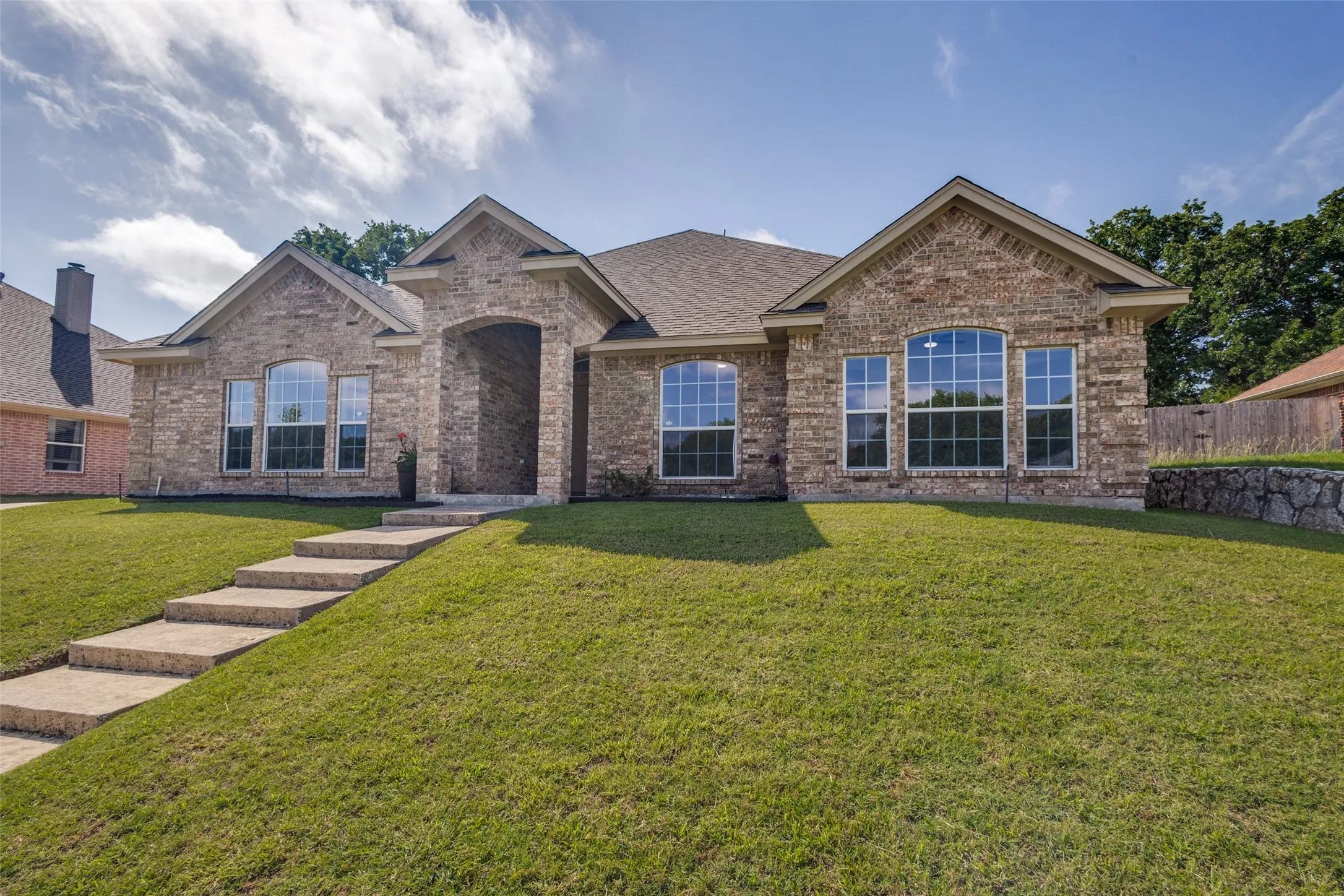 Single Family Residence For Sale in Parker County , 2014 Country Brook Drive, Weatherford, Texas 76087, 4 Bedroom, 2 Bathroom, 3 Garage spaces, 2,175 Sqft, built in 2003, mls#21302490, Real Estate Agent in Weatherford, Homes For Sale in Parker county, Homes For Sale in Weatherford, Realtor in Weatherford Texas, Real Estate Brokerage Independent Realty Texas, Luminita Cordes Realtor