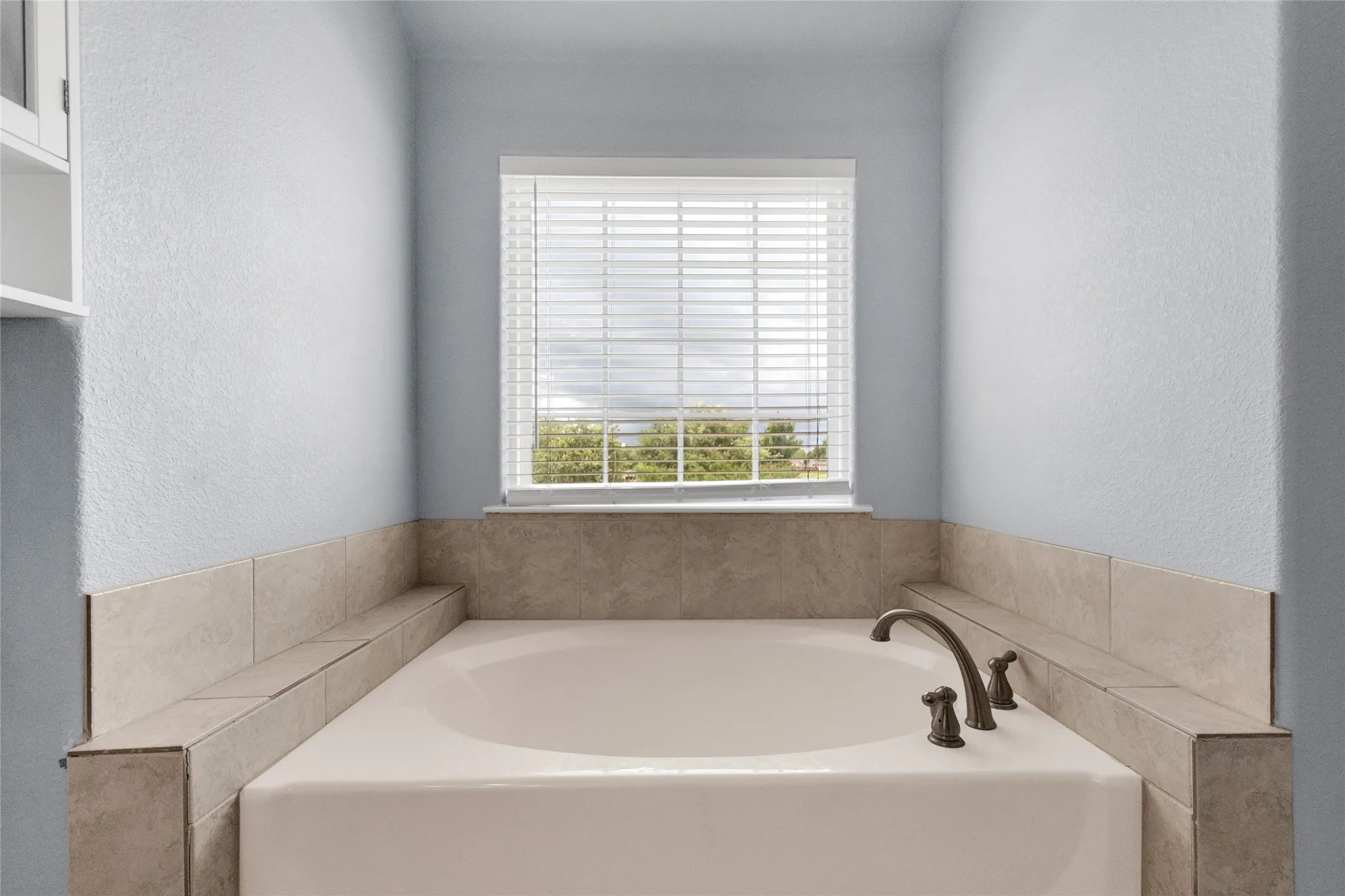 Townhouse For Sale in Collin County , 706 S Jupiter Road 705, Allen, Texas 75002, 3 Bedroom, 3 Bathroom, 2 Garage spaces, 1,658 Sqft, built in 2012, mls#21307473, Real Estate Agent in Allen, Homes For Sale in Collin county, Homes For Sale in Allen, Realtor in Allen Texas, Real Estate Brokerage Independent Realty Texas, Luminita Cordes Realtor