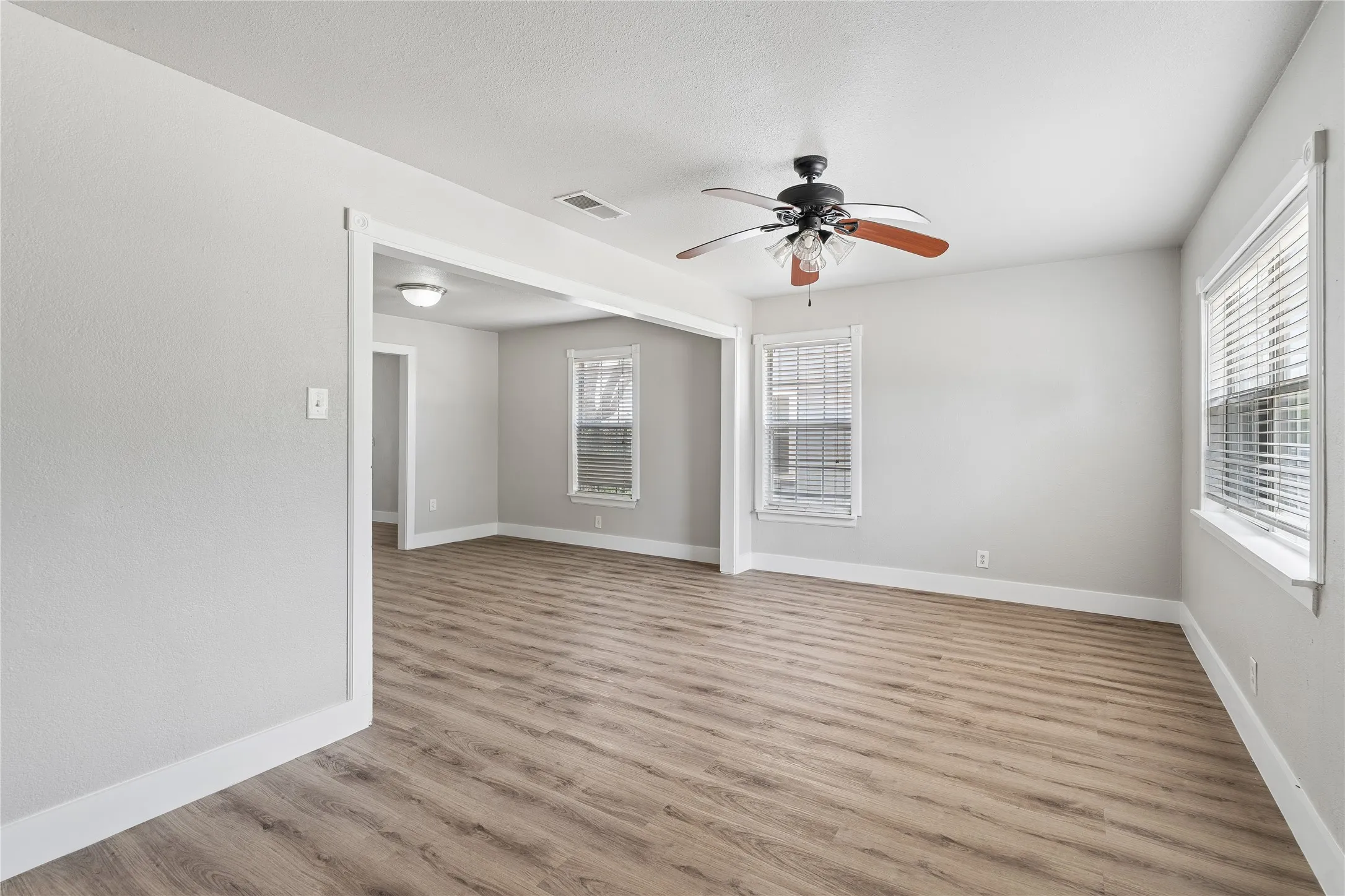 Single Family Residence For Sale in Dallas County , 509 Clark Street, Garland, Texas 75040, 3 Bedroom, 1 Bathroom, Garage spaces, 1,333 Sqft, built in 1954, mls#21307469, Real Estate Agent in Garland, Homes For Sale in Dallas county, Homes For Sale in Garland, Realtor in Garland Texas, Real Estate Brokerage Independent Realty Texas, Luminita Cordes Realtor