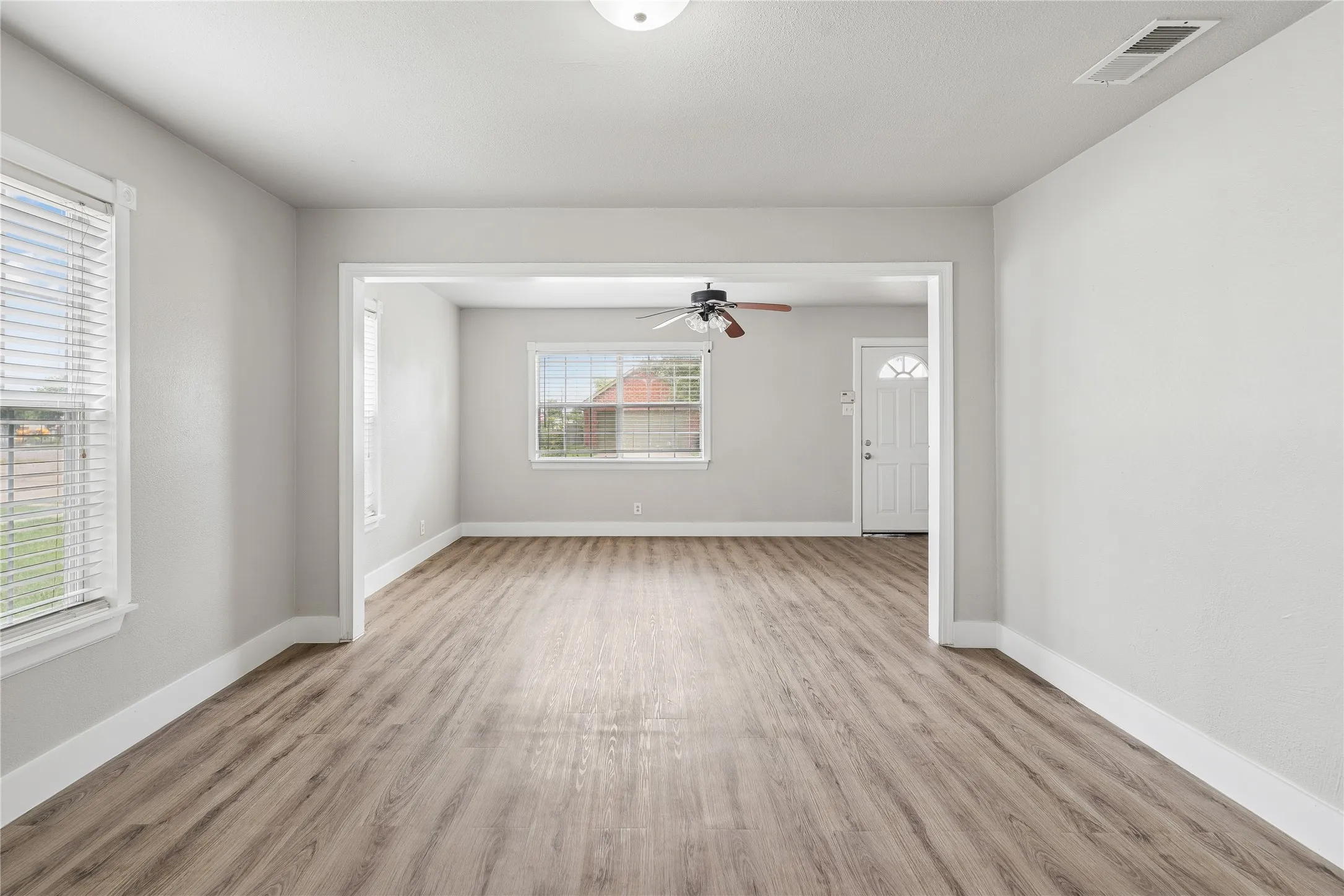 Single Family Residence For Sale in Dallas County , 509 Clark Street, Garland, Texas 75040, 3 Bedroom, 1 Bathroom, Garage spaces, 1,333 Sqft, built in 1954, mls#21307469, Real Estate Agent in Garland, Homes For Sale in Dallas county, Homes For Sale in Garland, Realtor in Garland Texas, Real Estate Brokerage Independent Realty Texas, Luminita Cordes Realtor