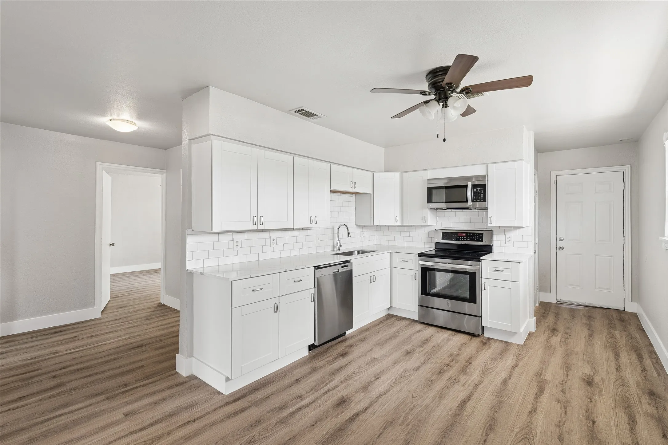 Single Family Residence For Sale in Dallas County , 509 Clark Street, Garland, Texas 75040, 3 Bedroom, 1 Bathroom, Garage spaces, 1,333 Sqft, built in 1954, mls#21307469, Real Estate Agent in Garland, Homes For Sale in Dallas county, Homes For Sale in Garland, Realtor in Garland Texas, Real Estate Brokerage Independent Realty Texas, Luminita Cordes Realtor