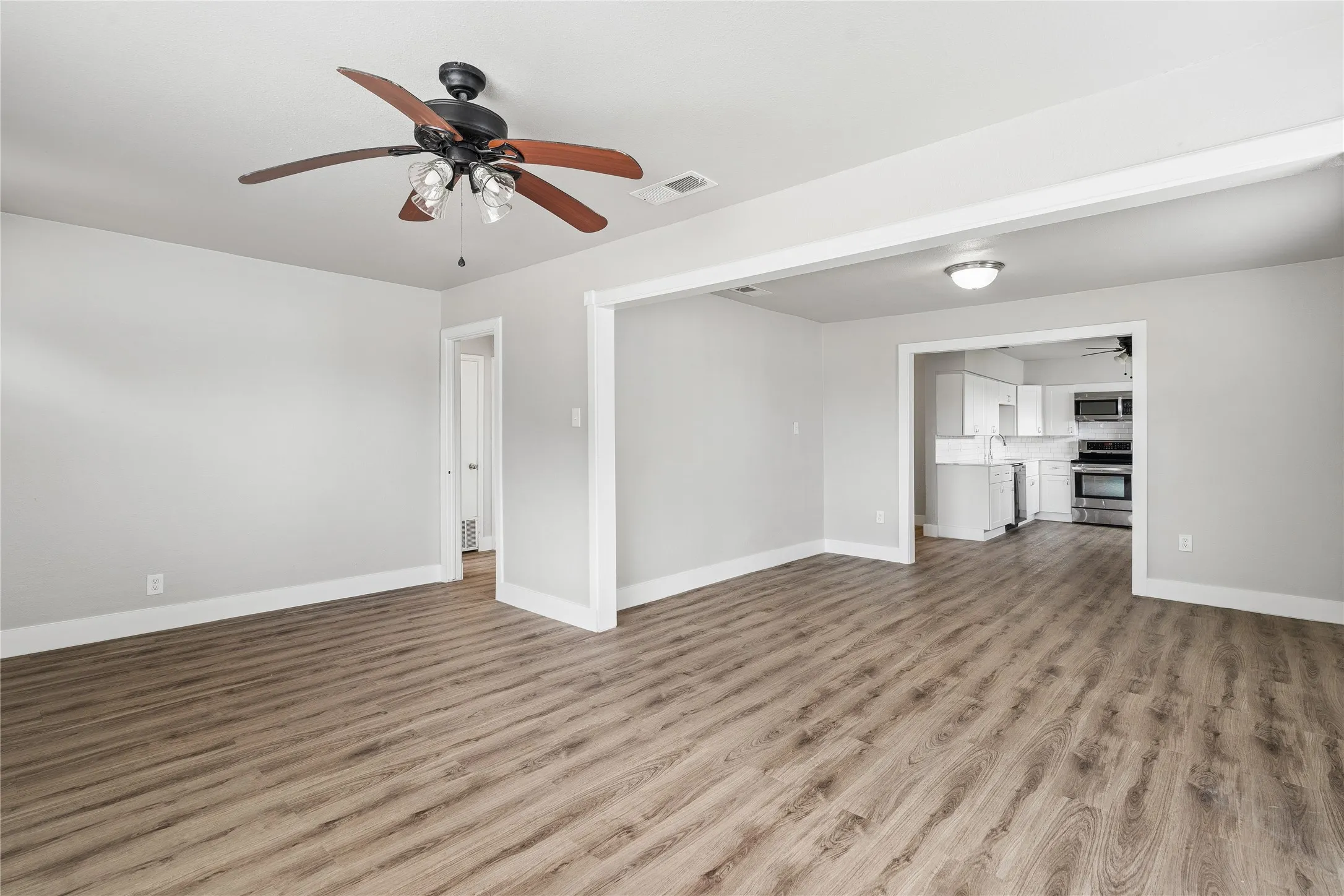 Single Family Residence For Sale in Dallas County , 509 Clark Street, Garland, Texas 75040, 3 Bedroom, 1 Bathroom, Garage spaces, 1,333 Sqft, built in 1954, mls#21307469, Real Estate Agent in Garland, Homes For Sale in Dallas county, Homes For Sale in Garland, Realtor in Garland Texas, Real Estate Brokerage Independent Realty Texas, Luminita Cordes Realtor