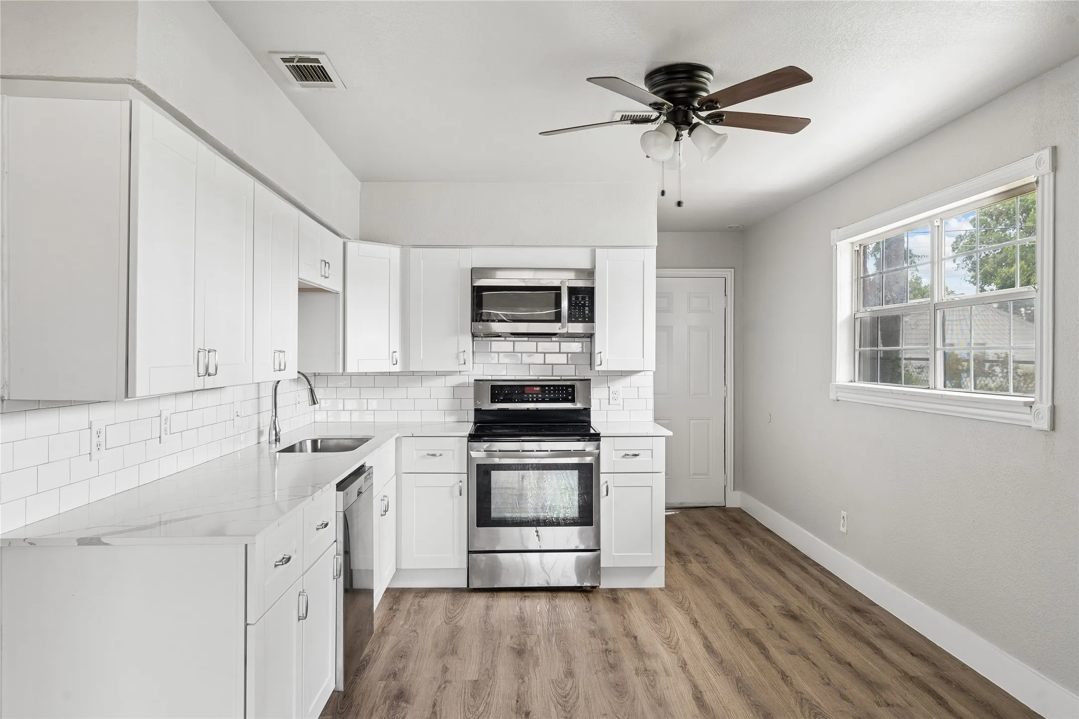 Single Family Residence For Sale in Dallas County , 509 Clark Street, Garland, Texas 75040, 3 Bedroom, 1 Bathroom, Garage spaces, 1,333 Sqft, built in 1954, mls#21307469, Real Estate Agent in Garland, Homes For Sale in Dallas county, Homes For Sale in Garland, Realtor in Garland Texas, Real Estate Brokerage Independent Realty Texas, Luminita Cordes Realtor