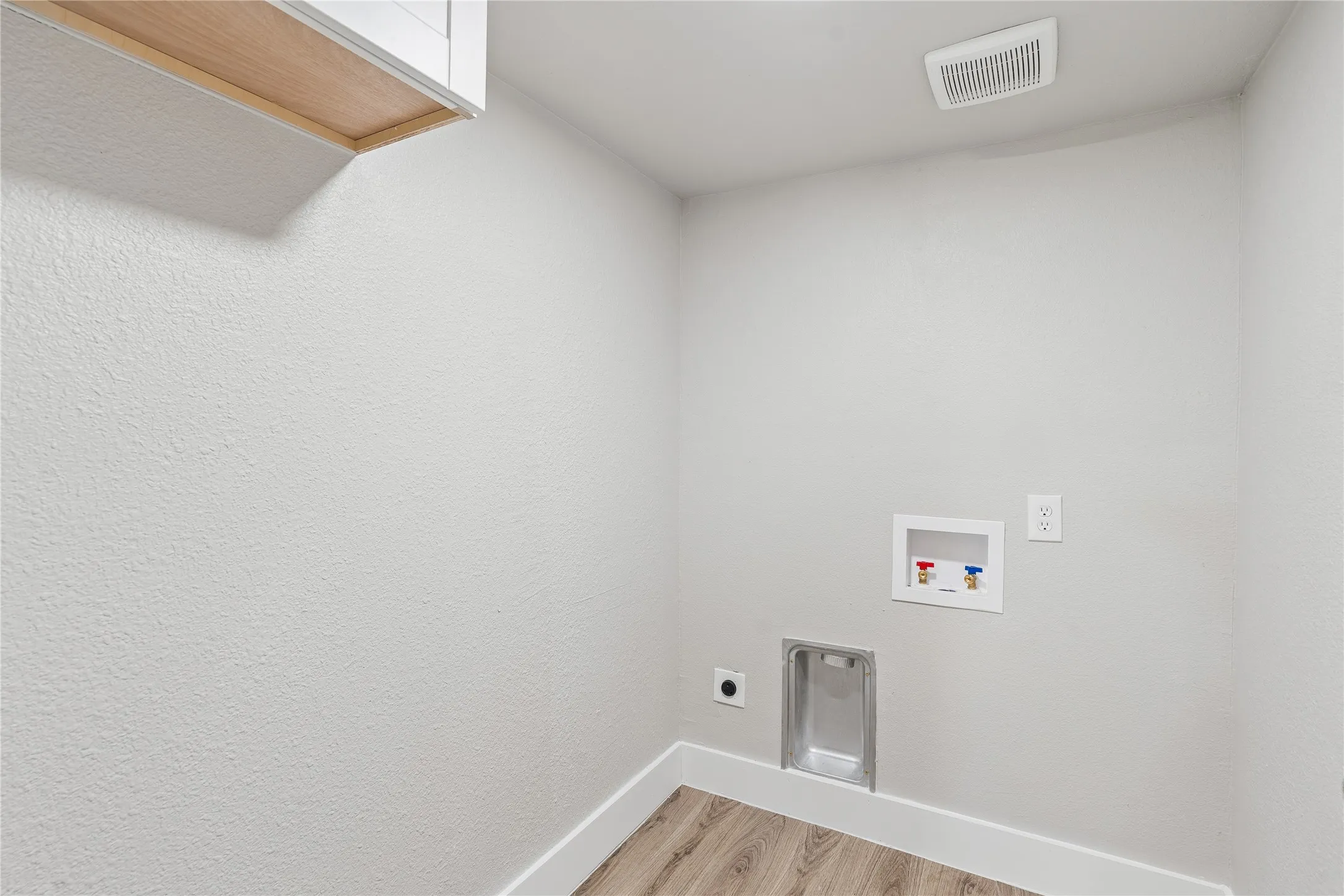 Single Family Residence For Sale in Dallas County , 509 Clark Street, Garland, Texas 75040, 3 Bedroom, 1 Bathroom, Garage spaces, 1,333 Sqft, built in 1954, mls#21307469, Real Estate Agent in Garland, Homes For Sale in Dallas county, Homes For Sale in Garland, Realtor in Garland Texas, Real Estate Brokerage Independent Realty Texas, Luminita Cordes Realtor