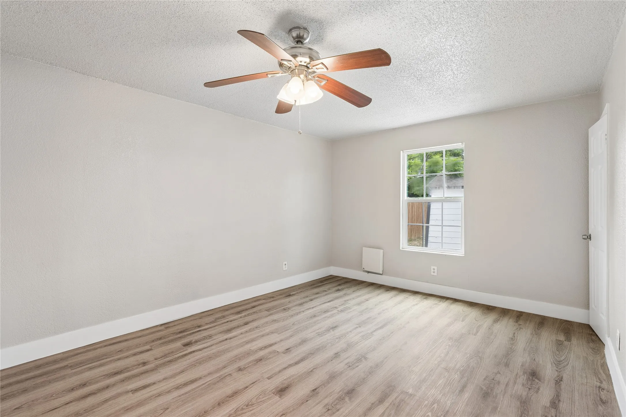 Single Family Residence For Sale in Dallas County , 509 Clark Street, Garland, Texas 75040, 3 Bedroom, 1 Bathroom, Garage spaces, 1,333 Sqft, built in 1954, mls#21307469, Real Estate Agent in Garland, Homes For Sale in Dallas county, Homes For Sale in Garland, Realtor in Garland Texas, Real Estate Brokerage Independent Realty Texas, Luminita Cordes Realtor