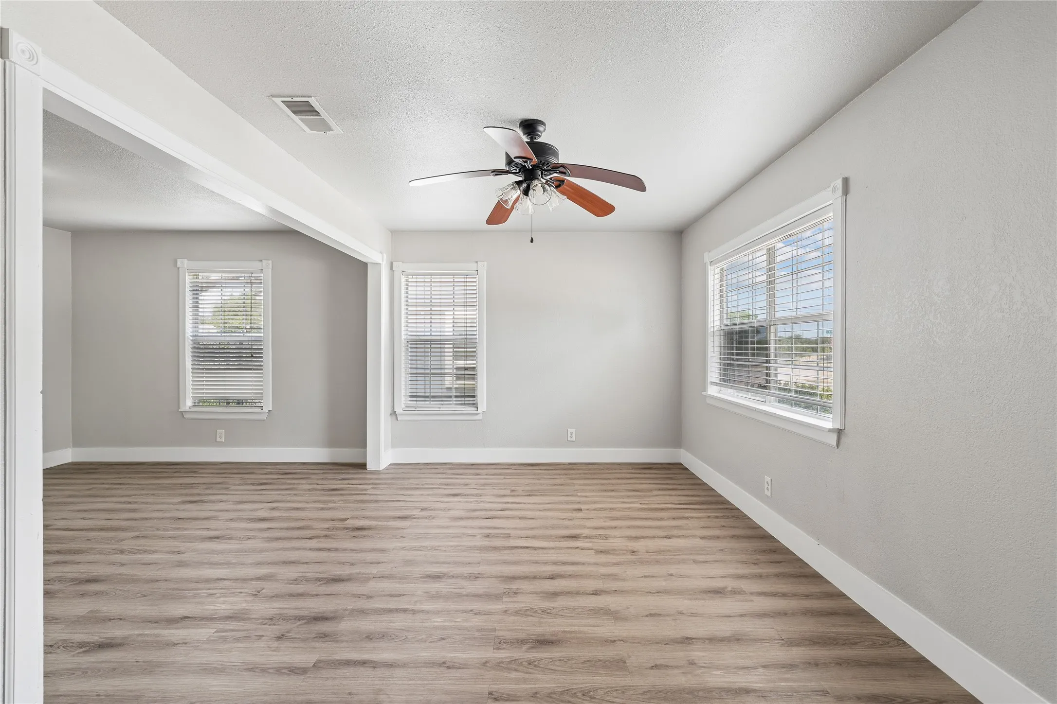 Single Family Residence For Sale in Dallas County , 509 Clark Street, Garland, Texas 75040, 3 Bedroom, 1 Bathroom, Garage spaces, 1,333 Sqft, built in 1954, mls#21307469, Real Estate Agent in Garland, Homes For Sale in Dallas county, Homes For Sale in Garland, Realtor in Garland Texas, Real Estate Brokerage Independent Realty Texas, Luminita Cordes Realtor