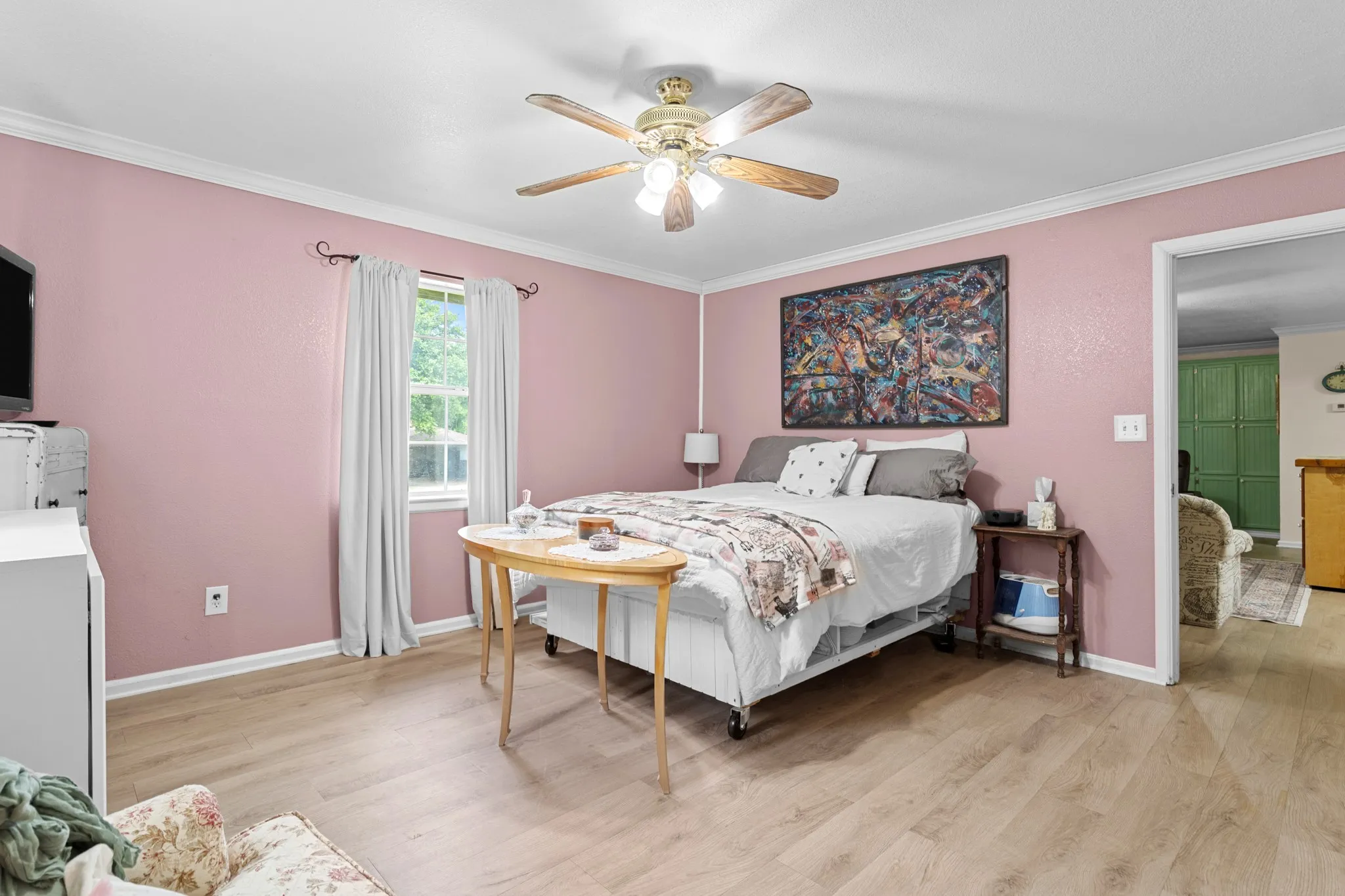 Primary BR, open and airy.