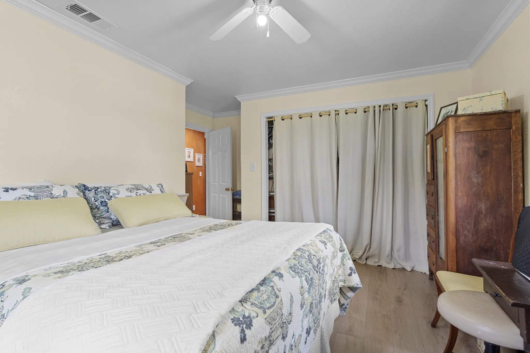 Single Family Residence For Sale in Rains County , 236 Circle Drive, Point, Texas 75472, 3 Bedroom, 2 Bathroom, Garage spaces, 1,624 Sqft, built in 1998, mls#21306789, Real Estate Agent in Point, Homes For Sale in Rains county, Homes For Sale in Point, Realtor in Point Texas, Real Estate Brokerage Independent Realty Texas, Luminita Cordes Realtor