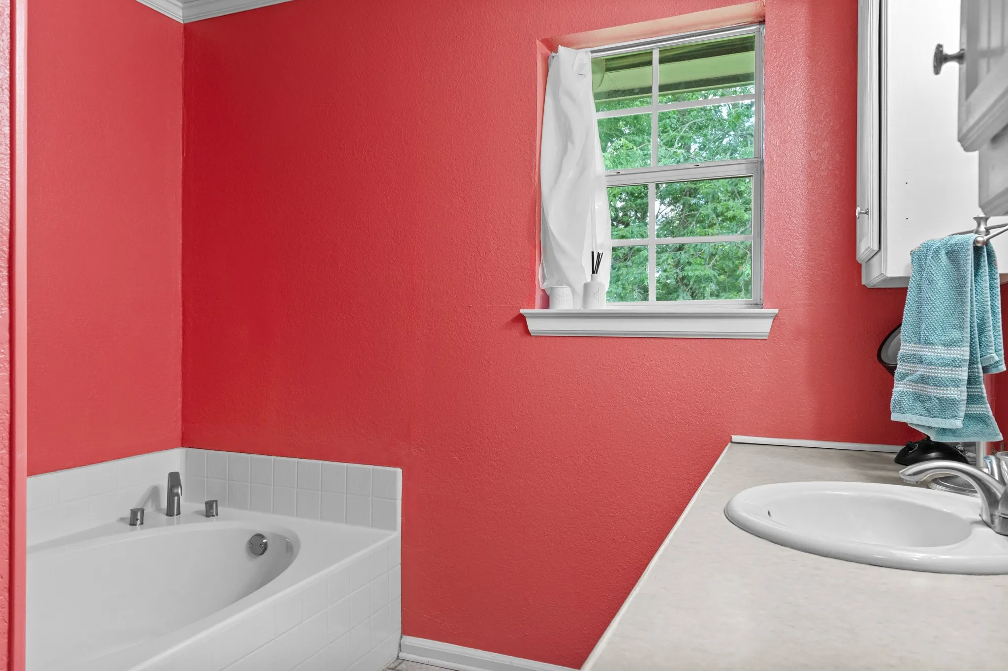 Great tub for a long soak at the end of the day!