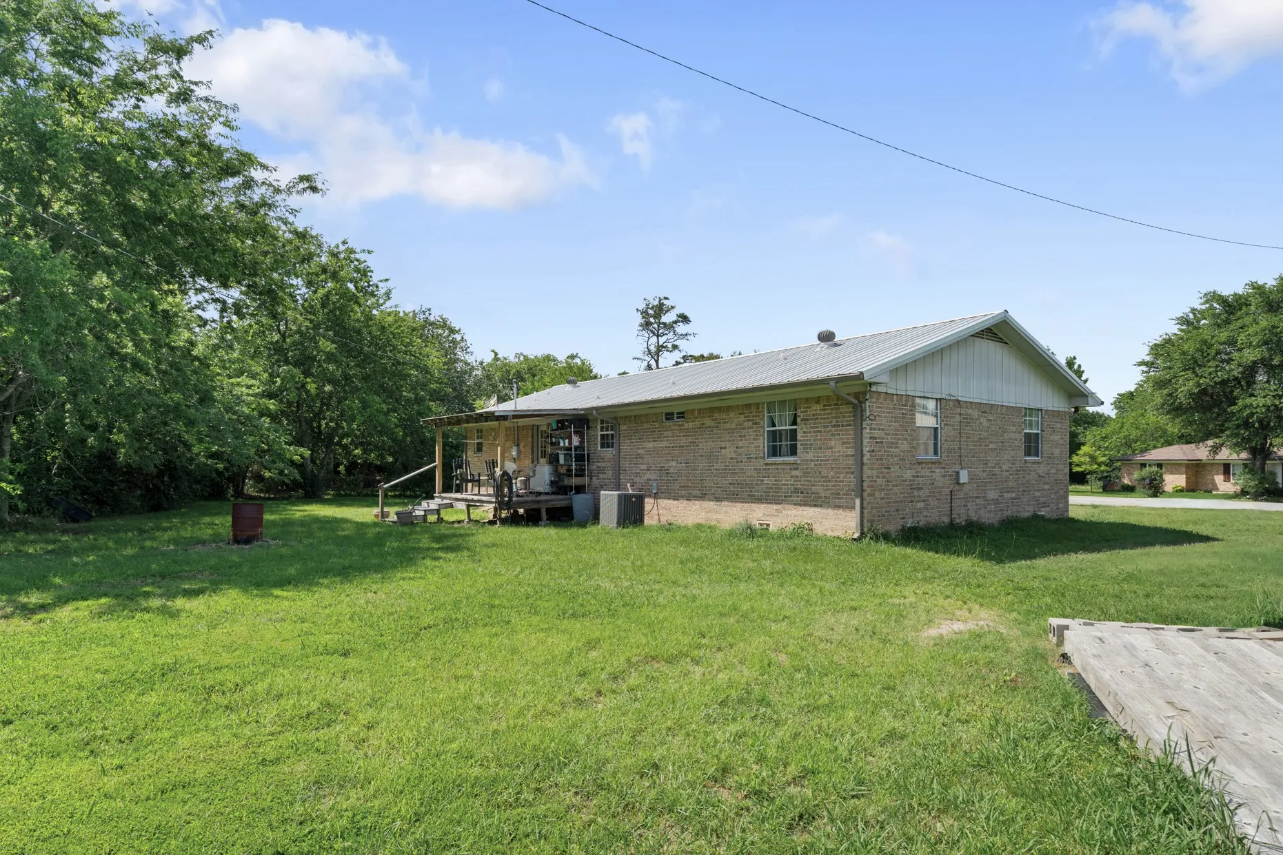 Huge yard to have room to move and space to play!