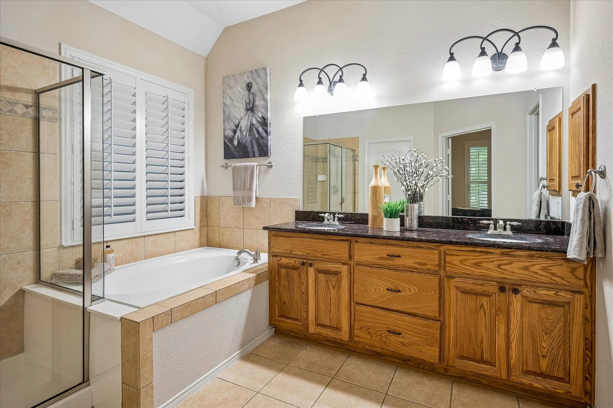 Single Family Residence For Sale in Dallas County , 2824 Lacompte Drive, Dallas, Texas 75227, 3 Bedroom, 2 Bathroom, 2 Garage spaces, 2,515 Sqft, built in 2005, mls#21301785, Real Estate Agent in Dallas, Homes For Sale in Dallas county, Homes For Sale in Dallas, Realtor in Dallas Texas, Real Estate Brokerage Independent Realty Texas, Luminita Cordes Realtor