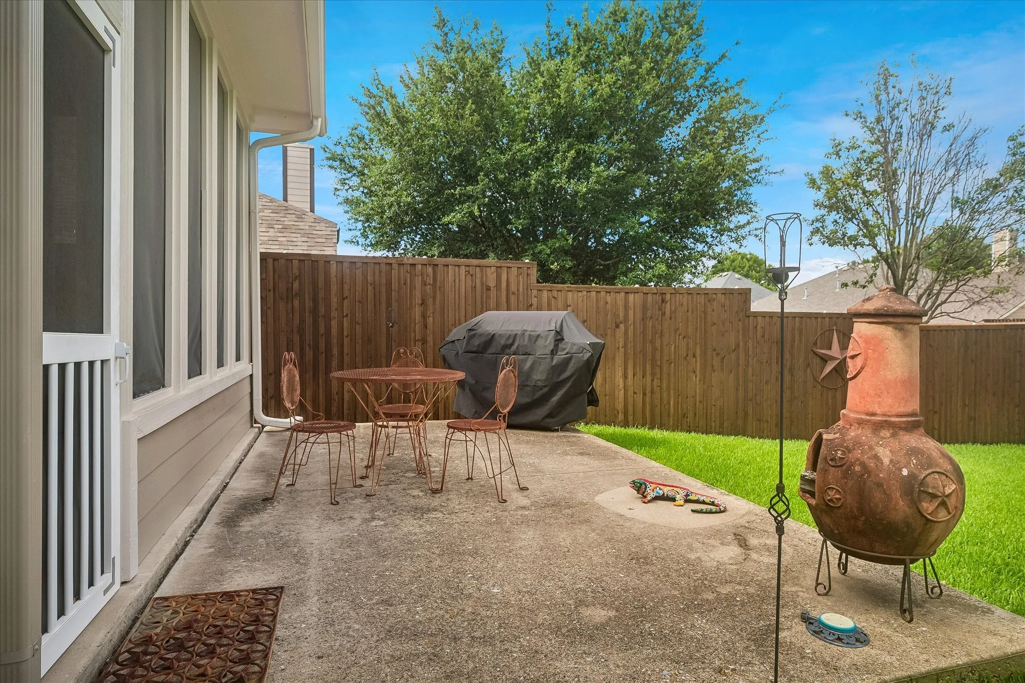 Single Family Residence For Sale in Dallas County , 2824 Lacompte Drive, Dallas, Texas 75227, 3 Bedroom, 2 Bathroom, 2 Garage spaces, 2,515 Sqft, built in 2005, mls#21301785, Real Estate Agent in Dallas, Homes For Sale in Dallas county, Homes For Sale in Dallas, Realtor in Dallas Texas, Real Estate Brokerage Independent Realty Texas, Luminita Cordes Realtor