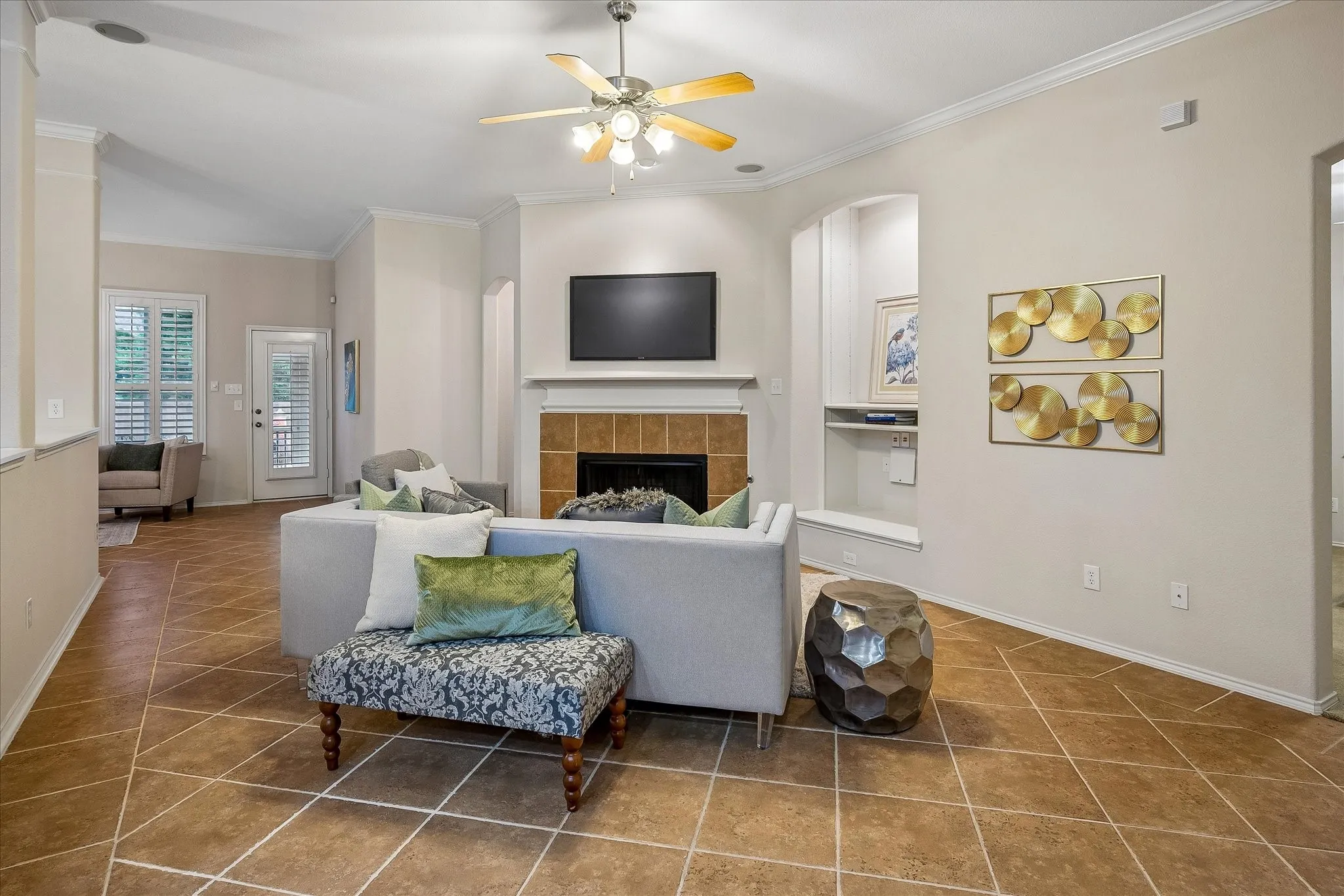 Single Family Residence For Sale in Dallas County , 2824 Lacompte Drive, Dallas, Texas 75227, 3 Bedroom, 2 Bathroom, 2 Garage spaces, 2,515 Sqft, built in 2005, mls#21301785, Real Estate Agent in Dallas, Homes For Sale in Dallas county, Homes For Sale in Dallas, Realtor in Dallas Texas, Real Estate Brokerage Independent Realty Texas, Luminita Cordes Realtor