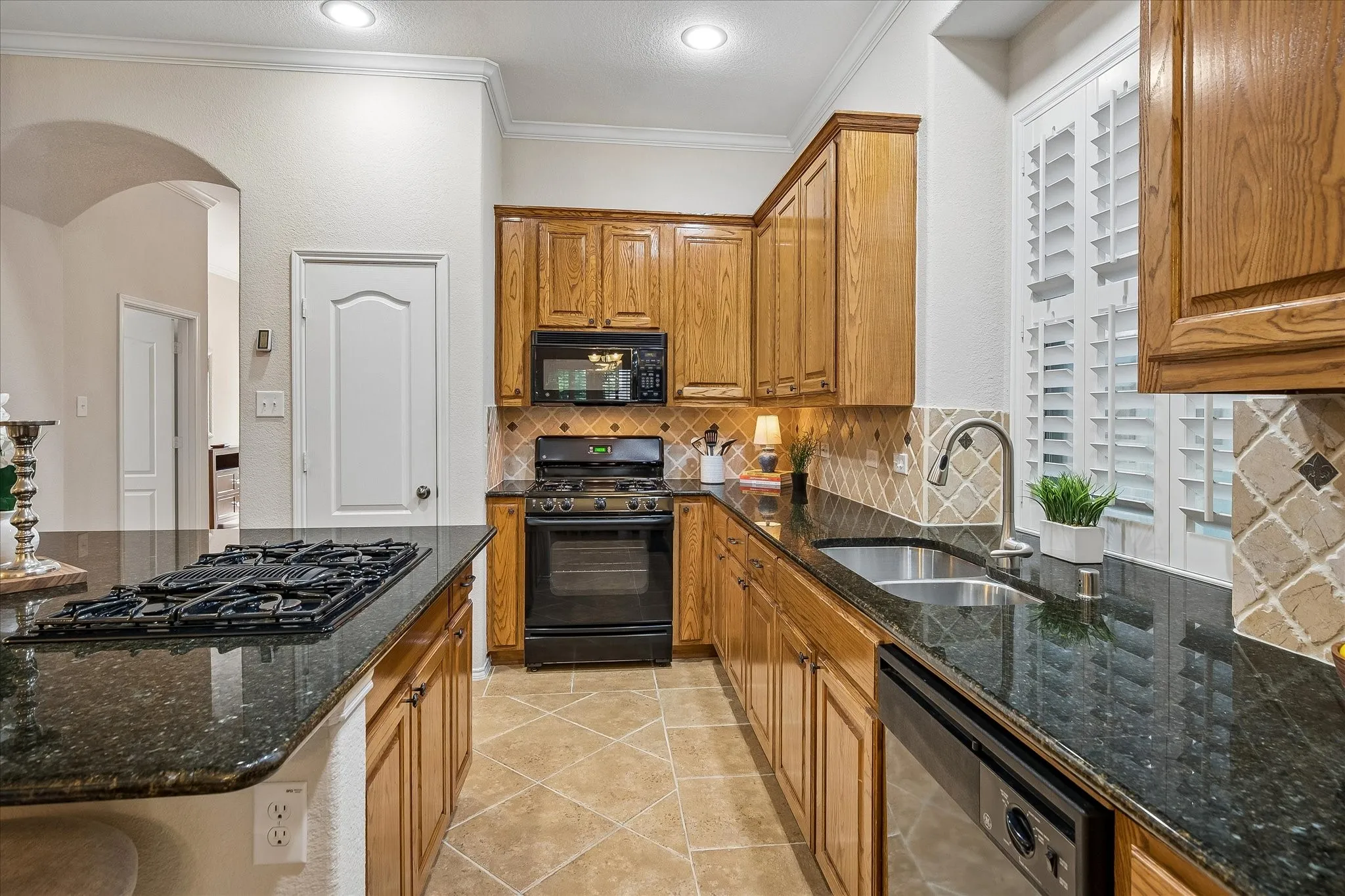 Single Family Residence For Sale in Dallas County , 2824 Lacompte Drive, Dallas, Texas 75227, 3 Bedroom, 2 Bathroom, 2 Garage spaces, 2,515 Sqft, built in 2005, mls#21301785, Real Estate Agent in Dallas, Homes For Sale in Dallas county, Homes For Sale in Dallas, Realtor in Dallas Texas, Real Estate Brokerage Independent Realty Texas, Luminita Cordes Realtor