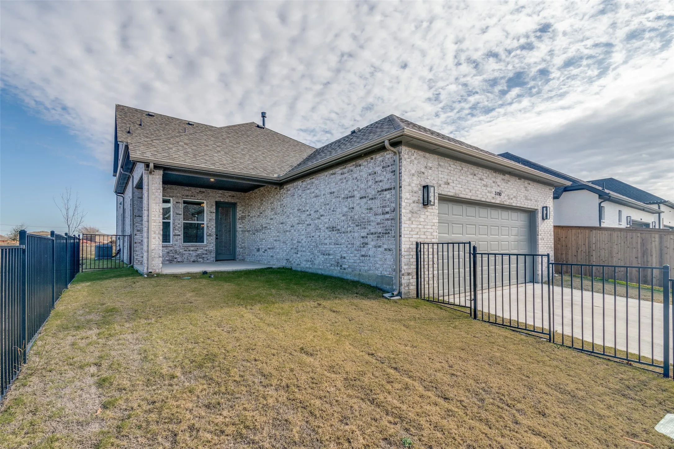 Single Family Residence For Sale in Dallas County , 3710 Pilgrims Mews, Rowlett, Texas 75088, 5 Bedroom, 5 Bathroom, 2 Garage spaces, 3,068 Sqft, built in 2022, mls#21307487, Real Estate Agent in Rowlett, Homes For Sale in Dallas county, Homes For Sale in Rowlett, Realtor in Rowlett Texas, Real Estate Brokerage Independent Realty Texas, Luminita Cordes Realtor