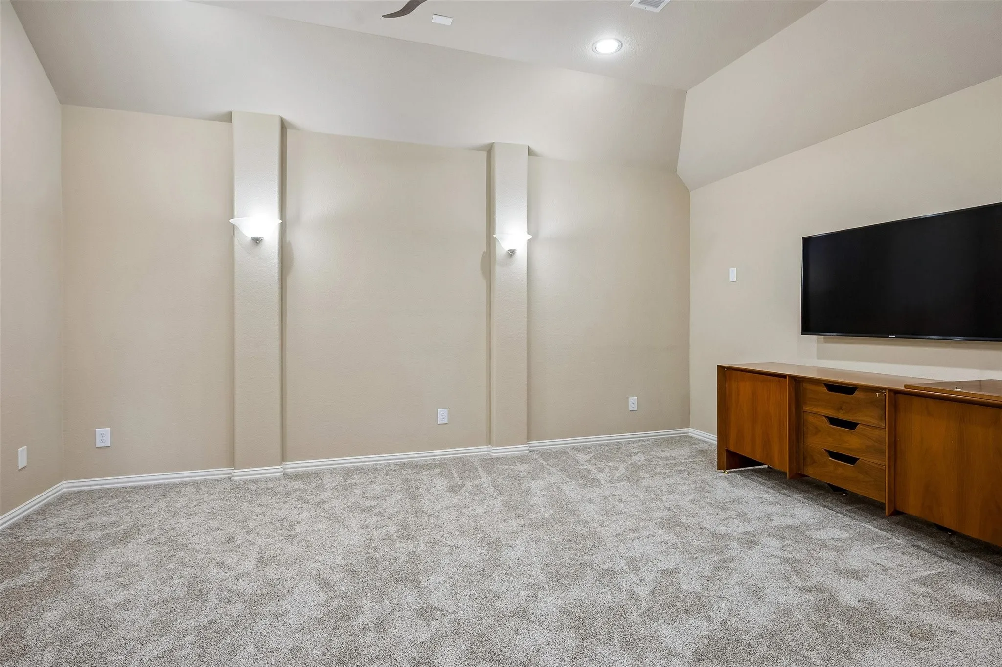 Single Family Residence For Sale in Denton County , 7184 Shingle Mill Road, Frisco, Texas 75036, 4 Bedroom, 4 Bathroom, 3 Garage spaces, 3,663 Sqft, built in 2015, mls#21295708, Real Estate Agent in Frisco, Homes For Sale in Denton county, Homes For Sale in Frisco, Realtor in Frisco Texas, Real Estate Brokerage Independent Realty Texas, Luminita Cordes Realtor