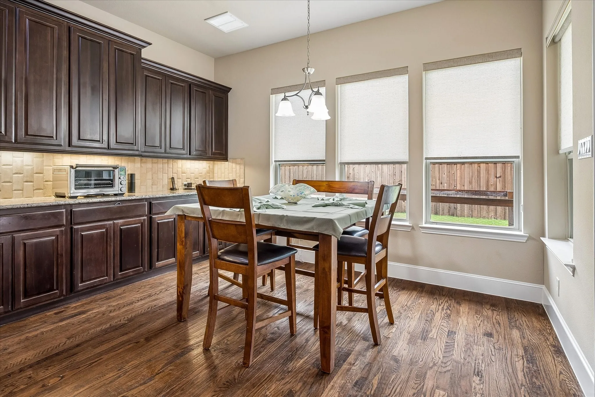 Single Family Residence For Sale in Denton County , 7184 Shingle Mill Road, Frisco, Texas 75036, 4 Bedroom, 4 Bathroom, 3 Garage spaces, 3,663 Sqft, built in 2015, mls#21295708, Real Estate Agent in Frisco, Homes For Sale in Denton county, Homes For Sale in Frisco, Realtor in Frisco Texas, Real Estate Brokerage Independent Realty Texas, Luminita Cordes Realtor