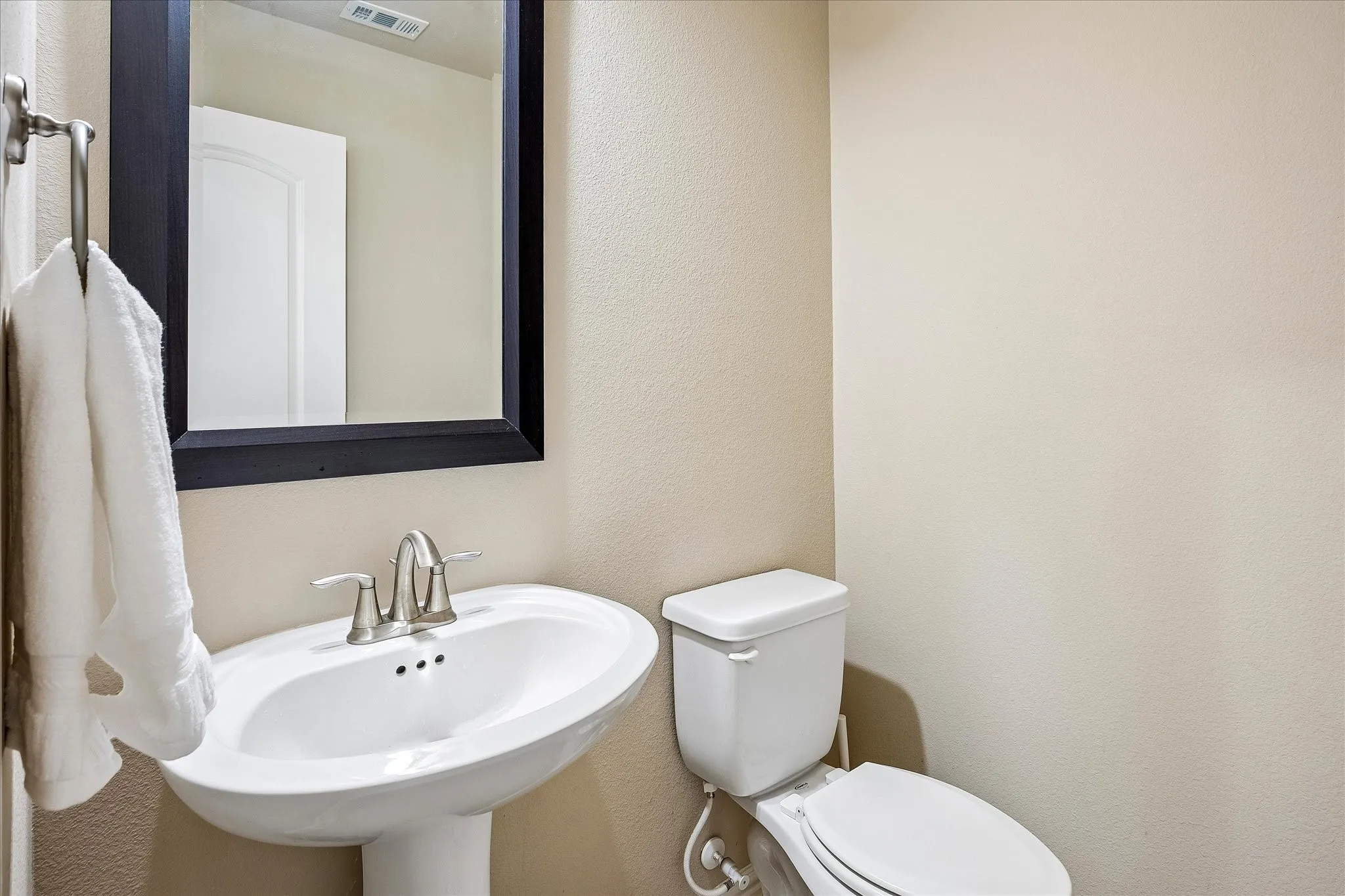 Single Family Residence For Sale in Denton County , 7184 Shingle Mill Road, Frisco, Texas 75036, 4 Bedroom, 4 Bathroom, 3 Garage spaces, 3,663 Sqft, built in 2015, mls#21295708, Real Estate Agent in Frisco, Homes For Sale in Denton county, Homes For Sale in Frisco, Realtor in Frisco Texas, Real Estate Brokerage Independent Realty Texas, Luminita Cordes Realtor