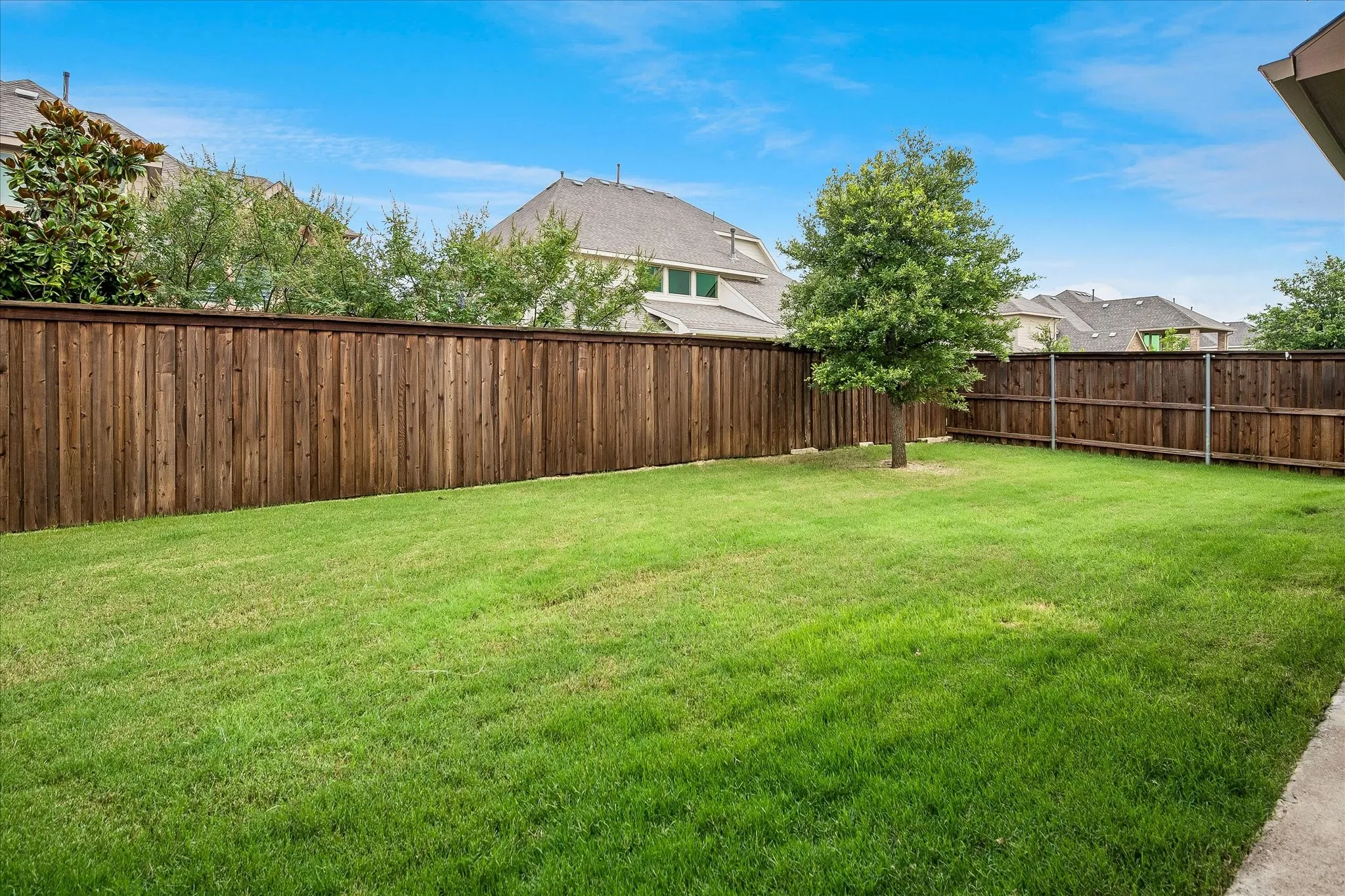 Single Family Residence For Sale in Denton County , 7184 Shingle Mill Road, Frisco, Texas 75036, 4 Bedroom, 4 Bathroom, 3 Garage spaces, 3,663 Sqft, built in 2015, mls#21295708, Real Estate Agent in Frisco, Homes For Sale in Denton county, Homes For Sale in Frisco, Realtor in Frisco Texas, Real Estate Brokerage Independent Realty Texas, Luminita Cordes Realtor