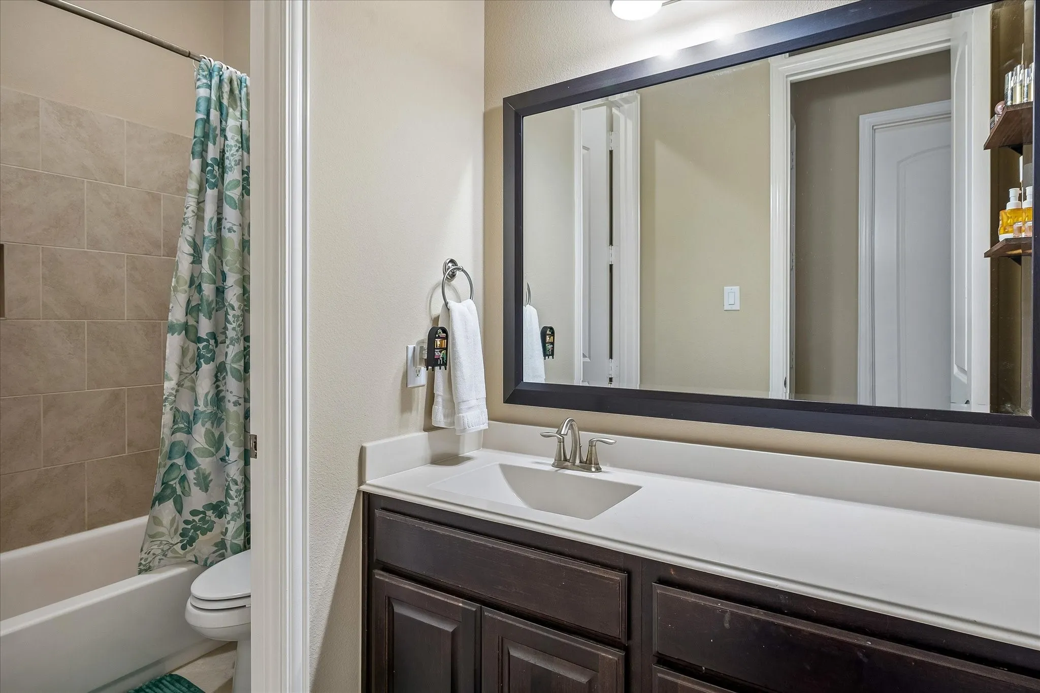 Single Family Residence For Sale in Denton County , 7184 Shingle Mill Road, Frisco, Texas 75036, 4 Bedroom, 4 Bathroom, 3 Garage spaces, 3,663 Sqft, built in 2015, mls#21295708, Real Estate Agent in Frisco, Homes For Sale in Denton county, Homes For Sale in Frisco, Realtor in Frisco Texas, Real Estate Brokerage Independent Realty Texas, Luminita Cordes Realtor