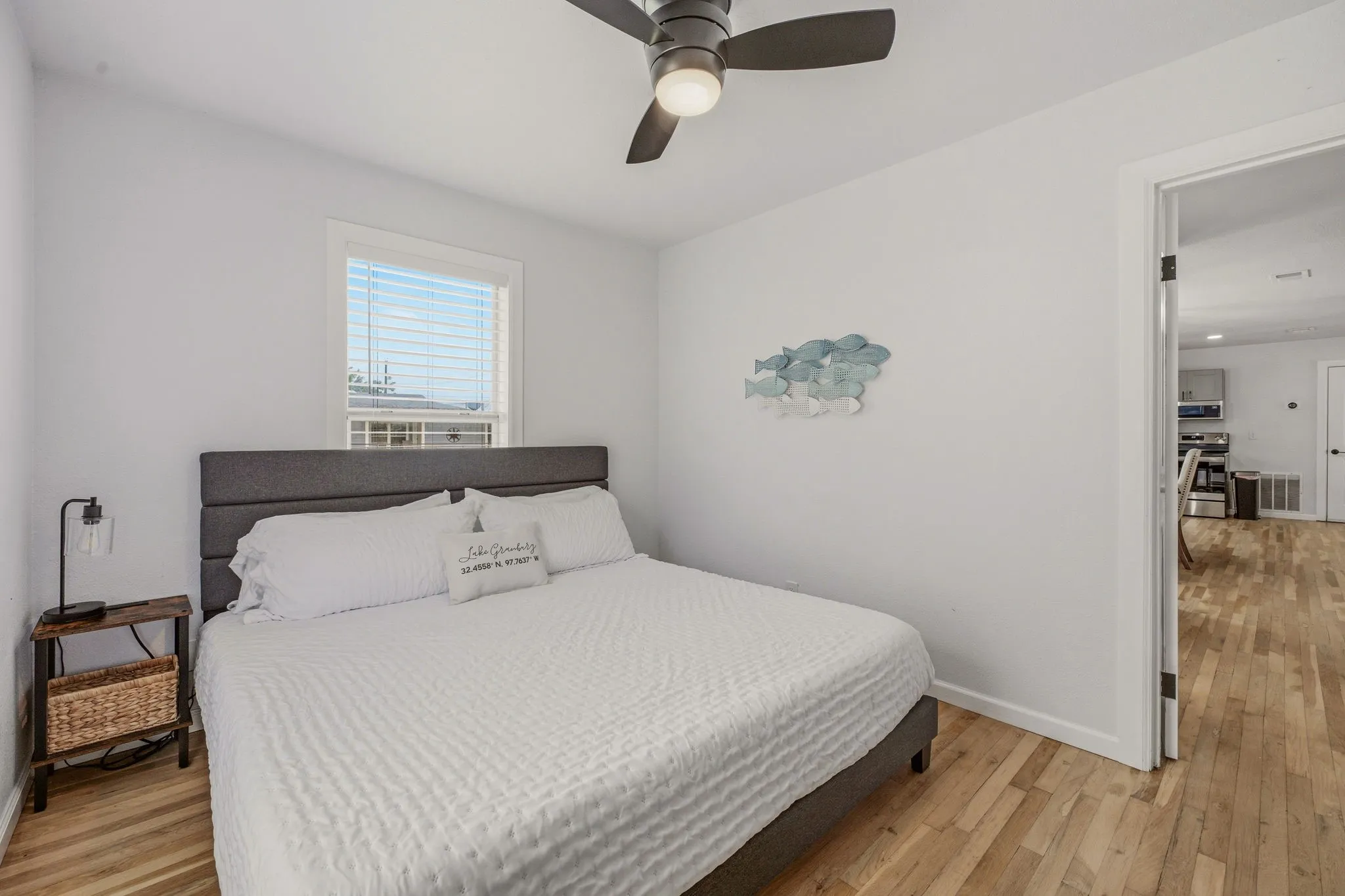 Single Family Residence For Sale in Hood County , 613 Crestview Drive, Granbury, Texas 76048, 2 Bedrooms, 1 Bathroom, 1 Garage spaces, 1,036 Sqft, built in 1955, Price $230,000, mls#21307061, Real Estate Agent in Granbury, Homes For Sale in Hood county, Homes For Sale in Granbury, Realtor in Granbury Texas, Real Estate Brokerage Independent Realty Texas, Luminita Cordes Realtor