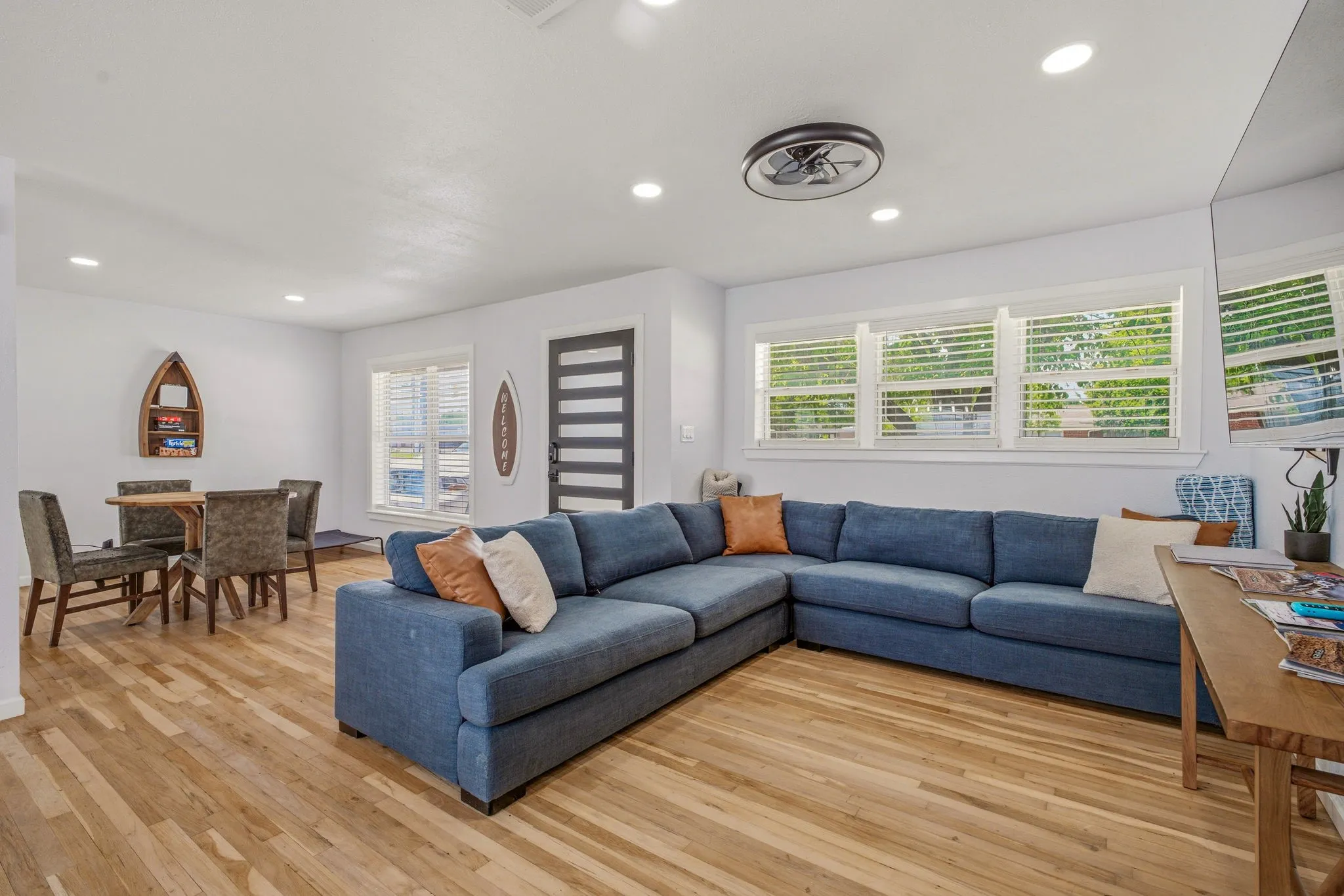 Single Family Residence For Sale in Hood County , 613 Crestview Drive, Granbury, Texas 76048, 2 Bedrooms, 1 Bathroom, 1 Garage spaces, 1,036 Sqft, built in 1955, Price $230,000, mls#21307061, Real Estate Agent in Granbury, Homes For Sale in Hood county, Homes For Sale in Granbury, Realtor in Granbury Texas, Real Estate Brokerage Independent Realty Texas, Luminita Cordes Realtor